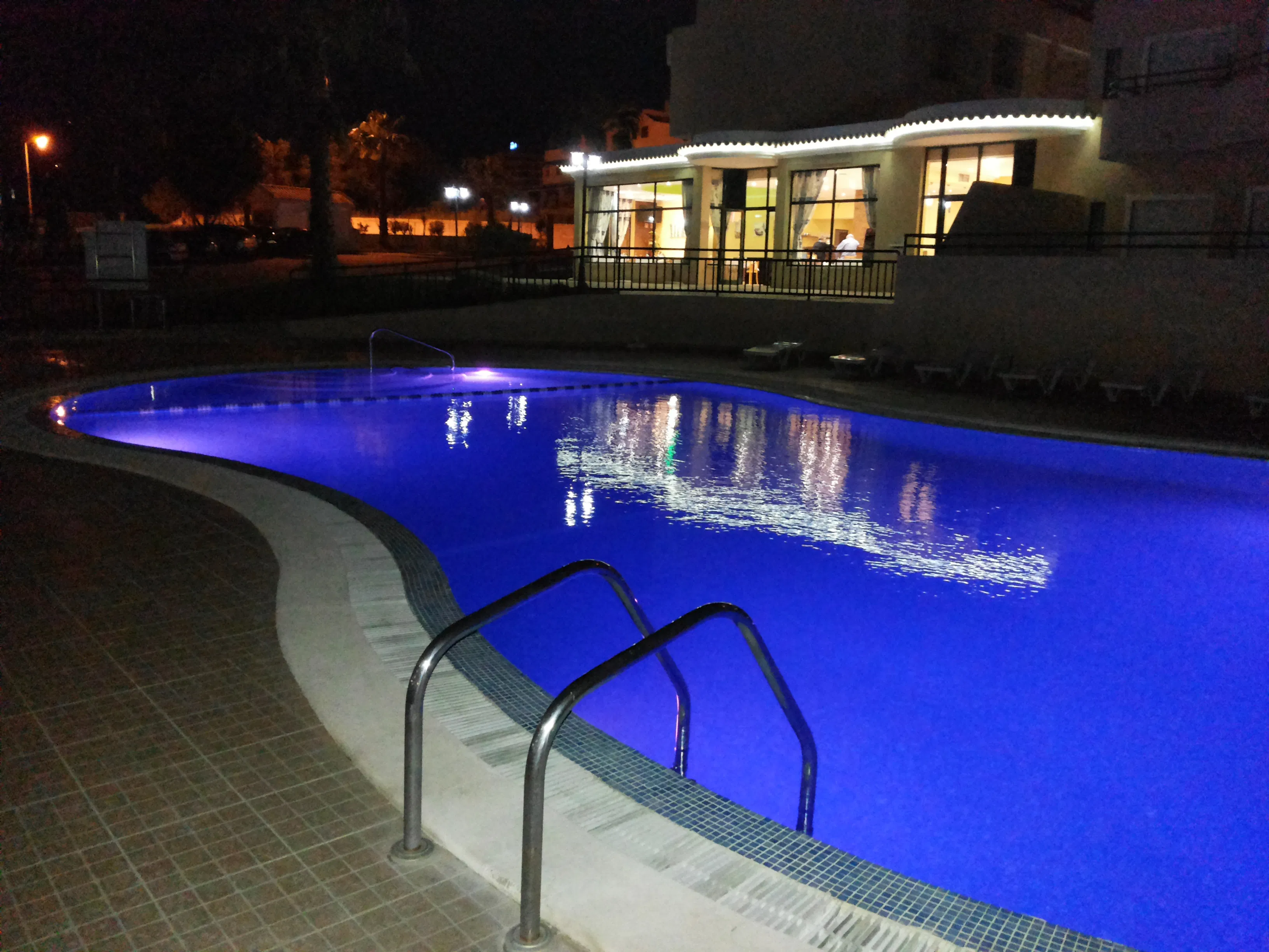 Plaza Real - pool