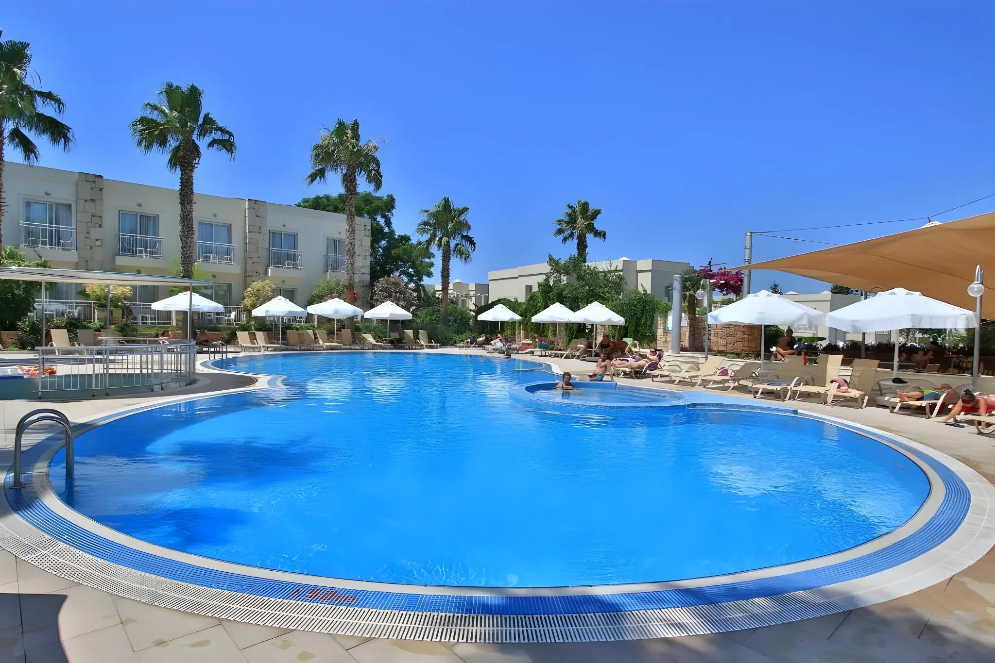 Mandarin Resort - pool