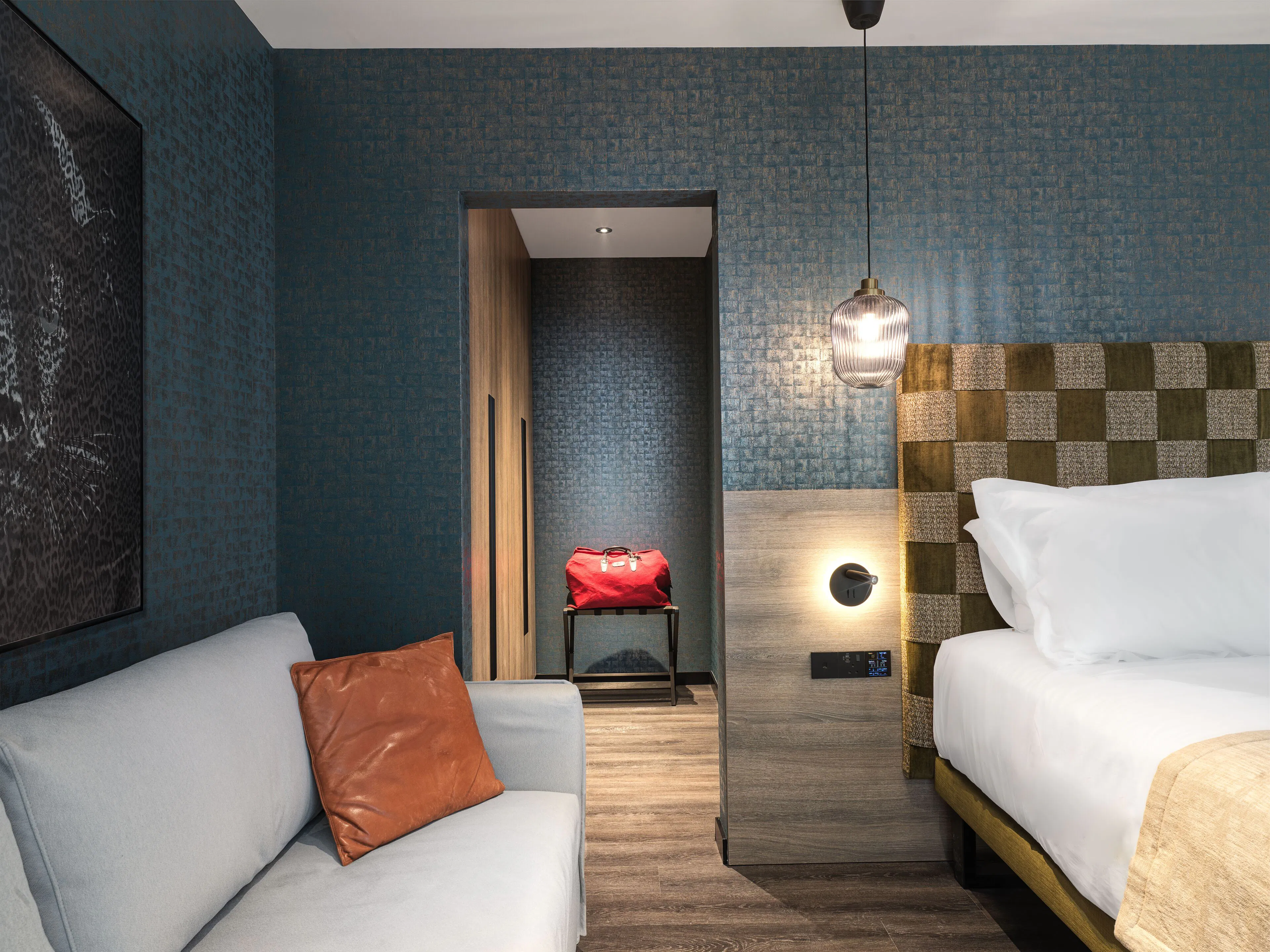 Executive Suite (Inland View)