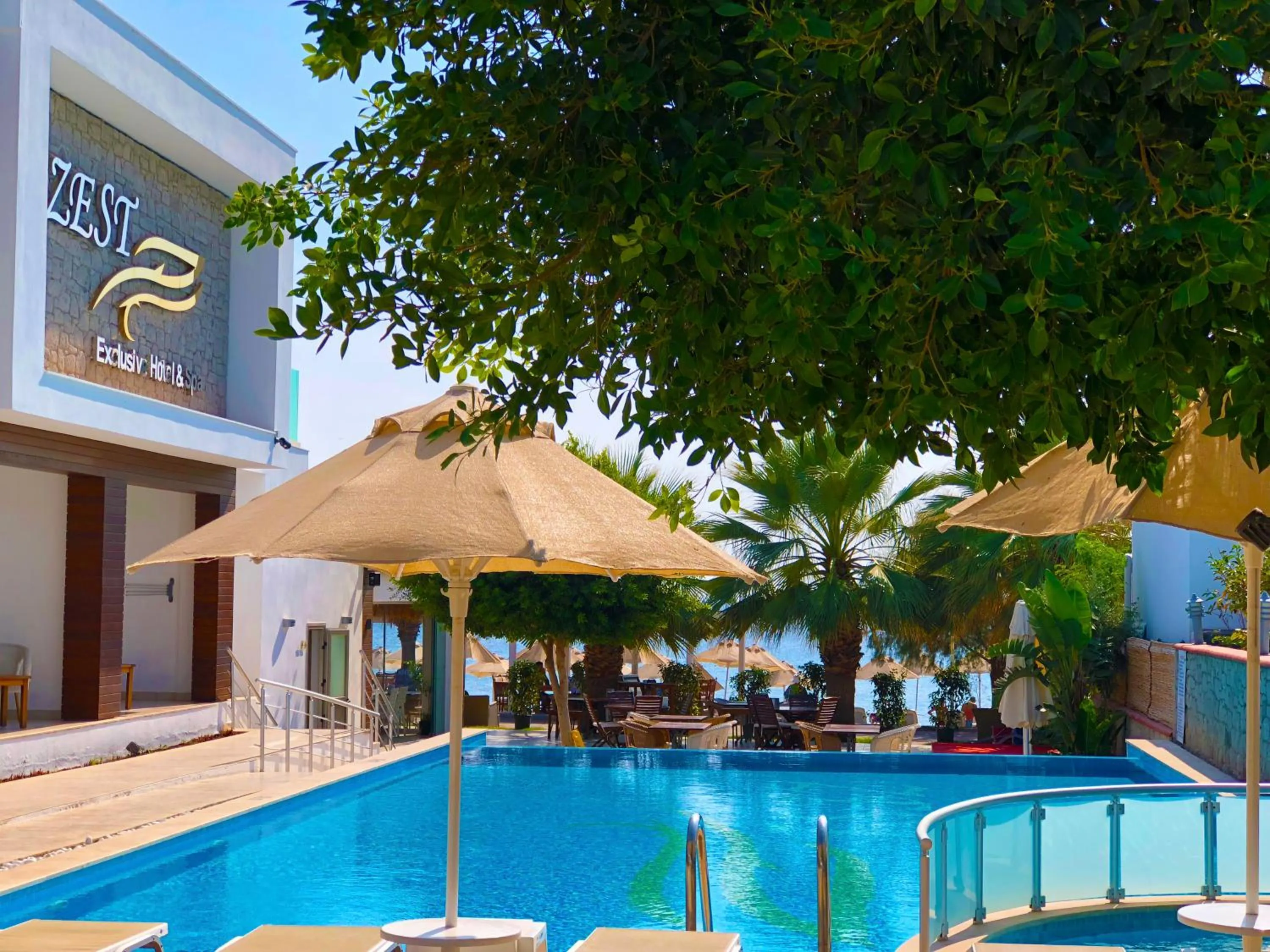 Zest Exclusive Hotel & Spa - pool