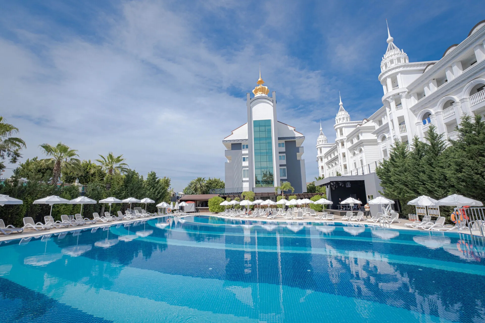 Well Palace Side - pool