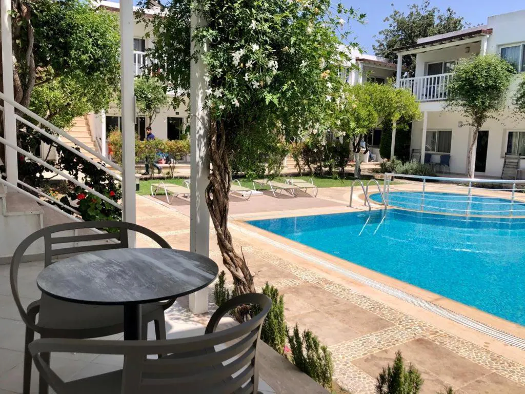 Gümüslük - pool