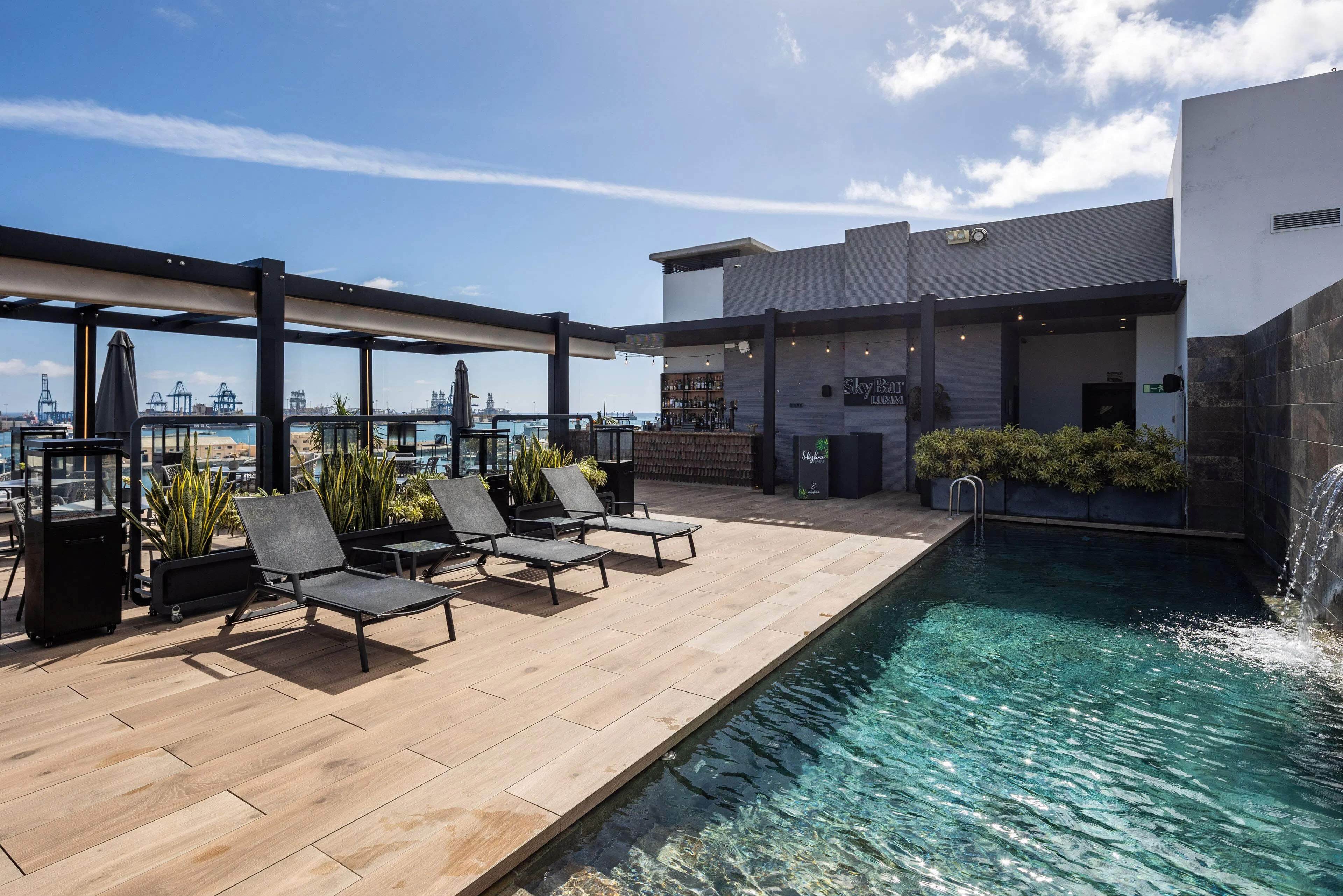 Hotel LIVVO Lumm - pool