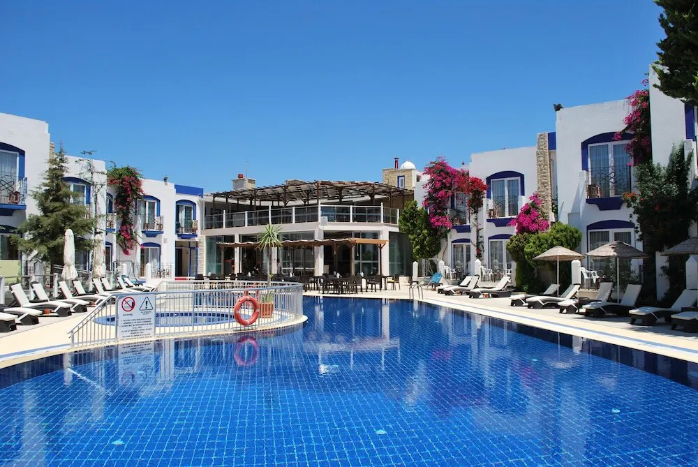 Serpina - pool