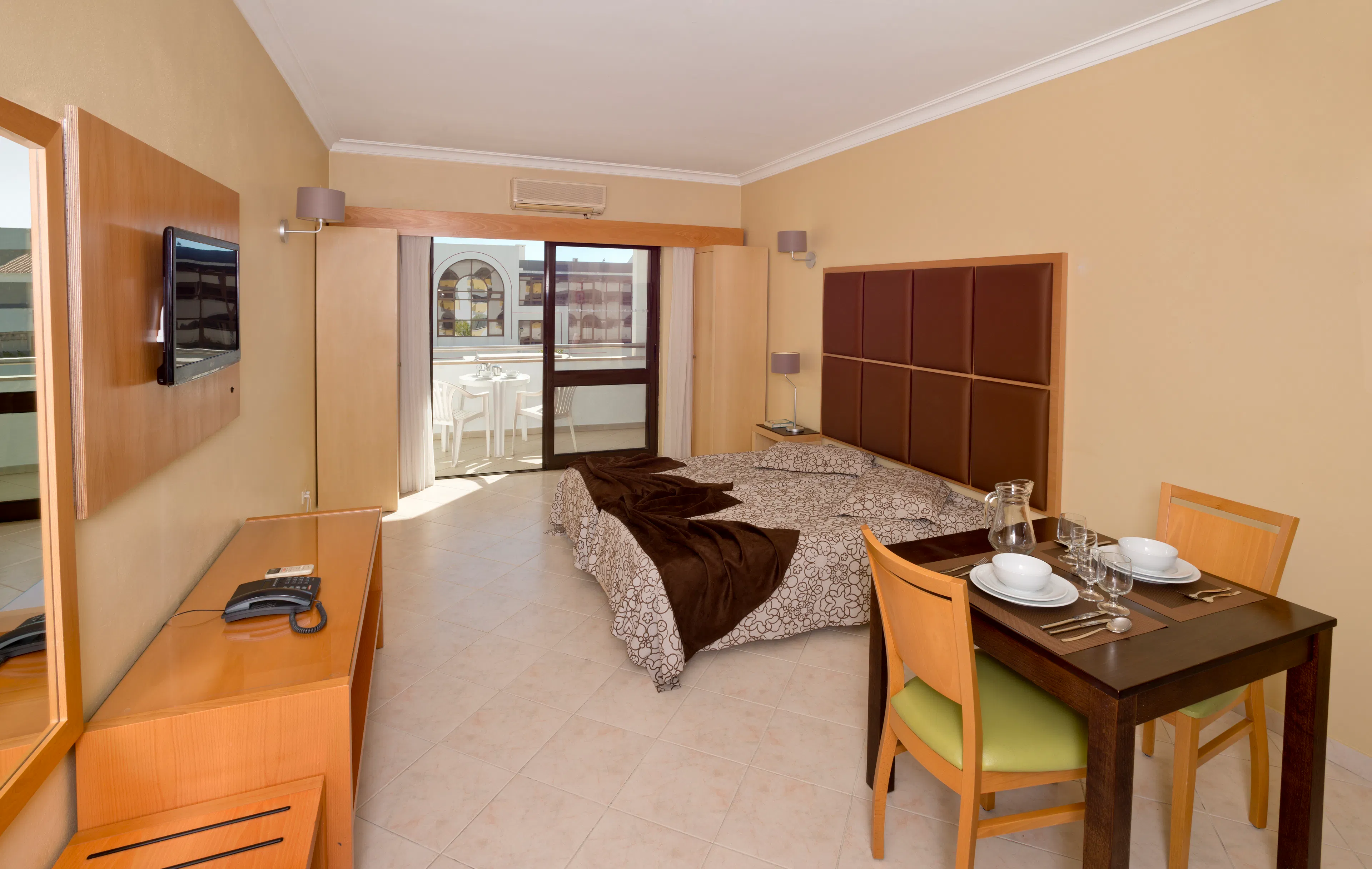 Standard Studio (PoolView, Balcony)