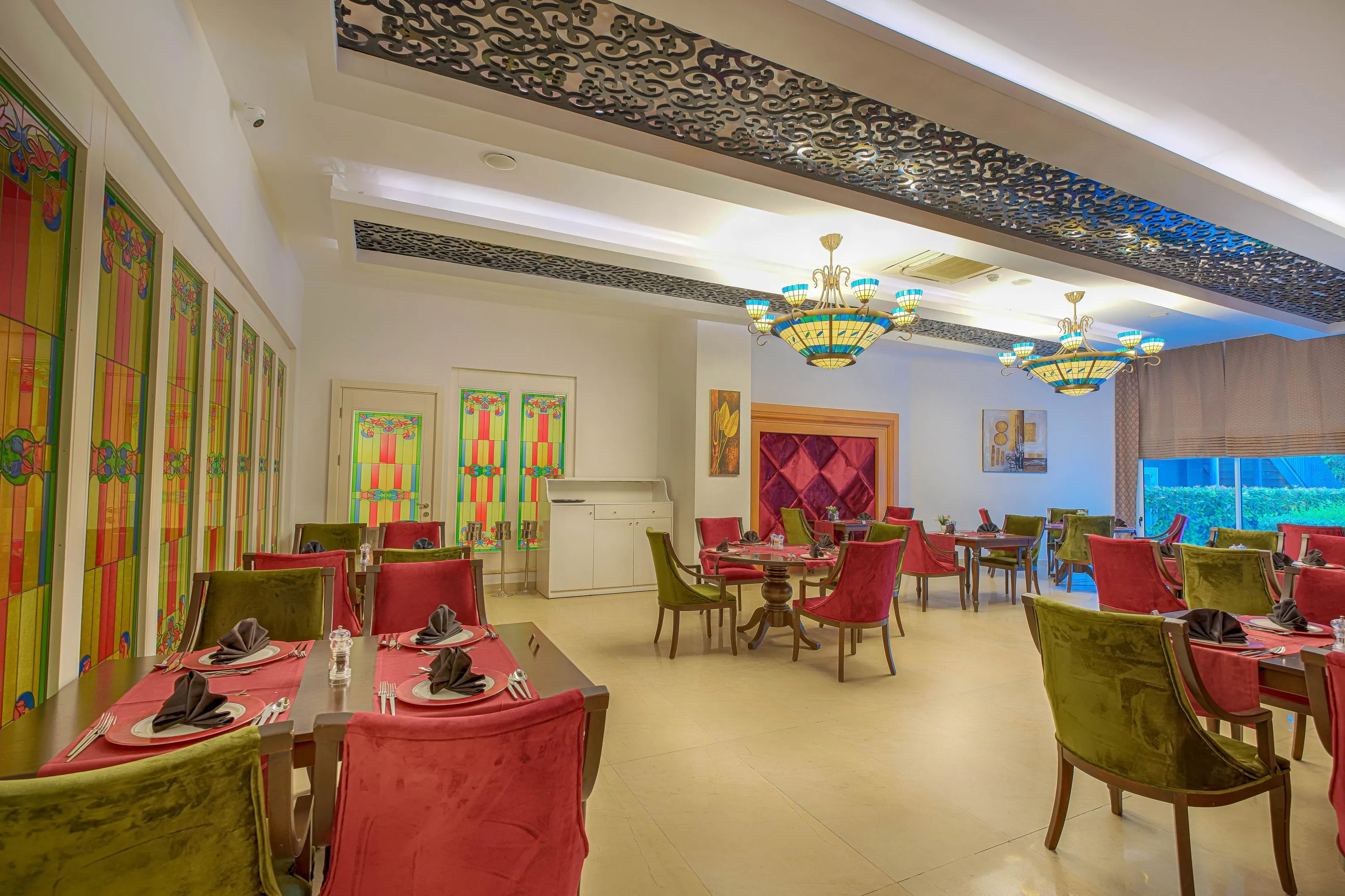 Well Palace Side - foodAndBeverage