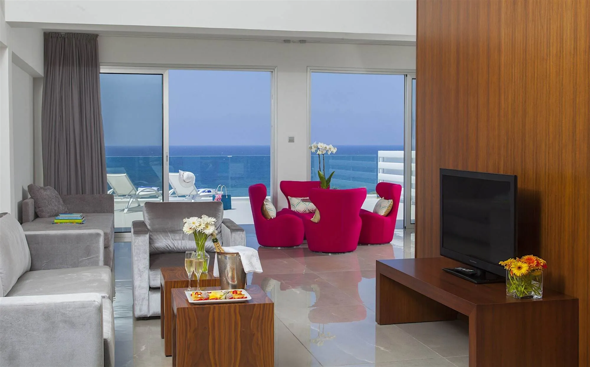 King Evelthon Beach Hotel and Resort - rooms