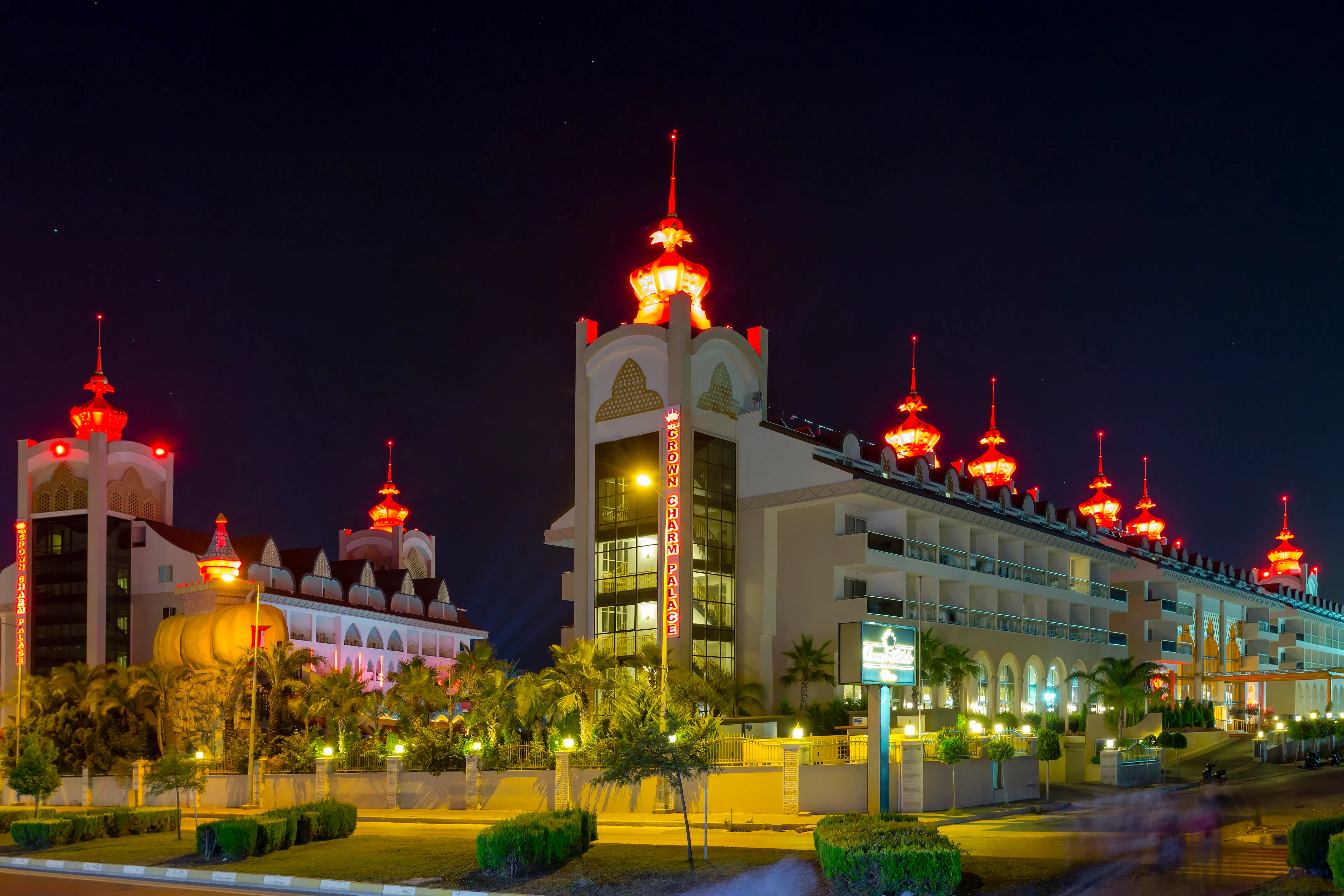 Well Palace Side - exterior