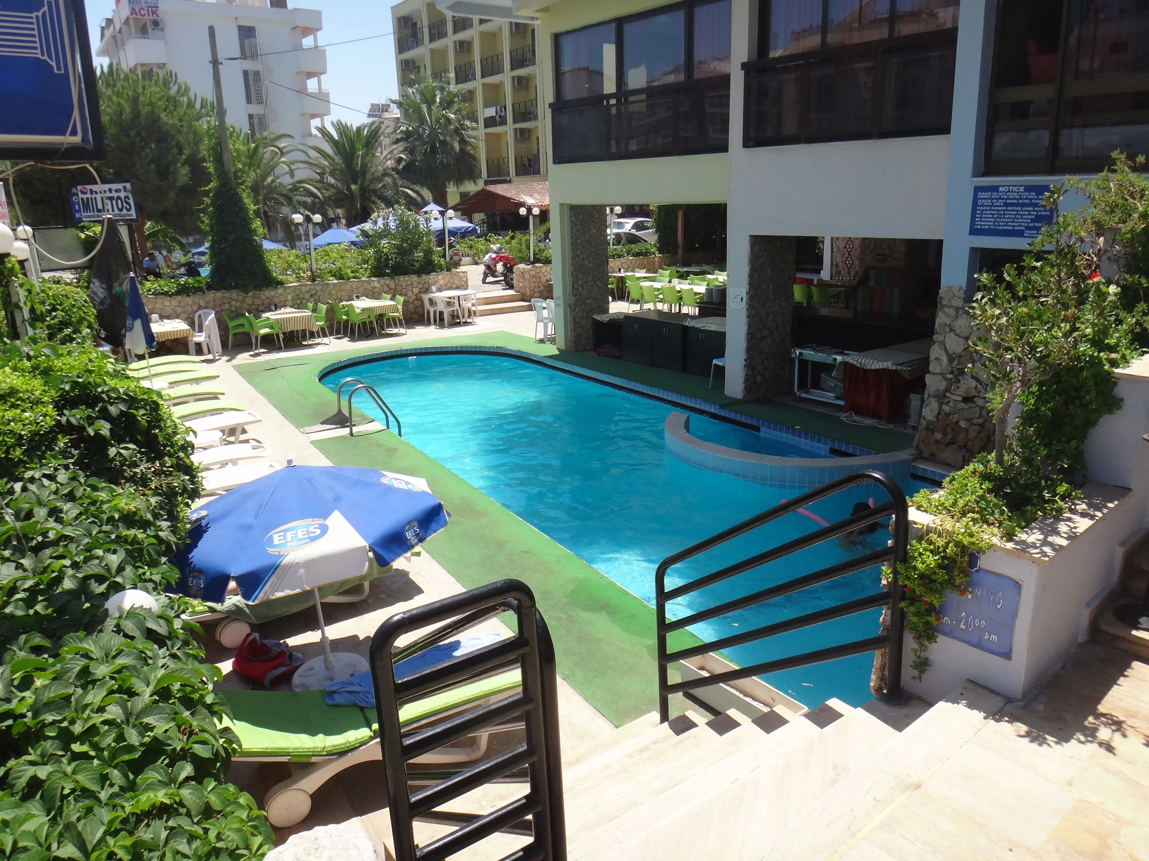 Temple Hotel - pool