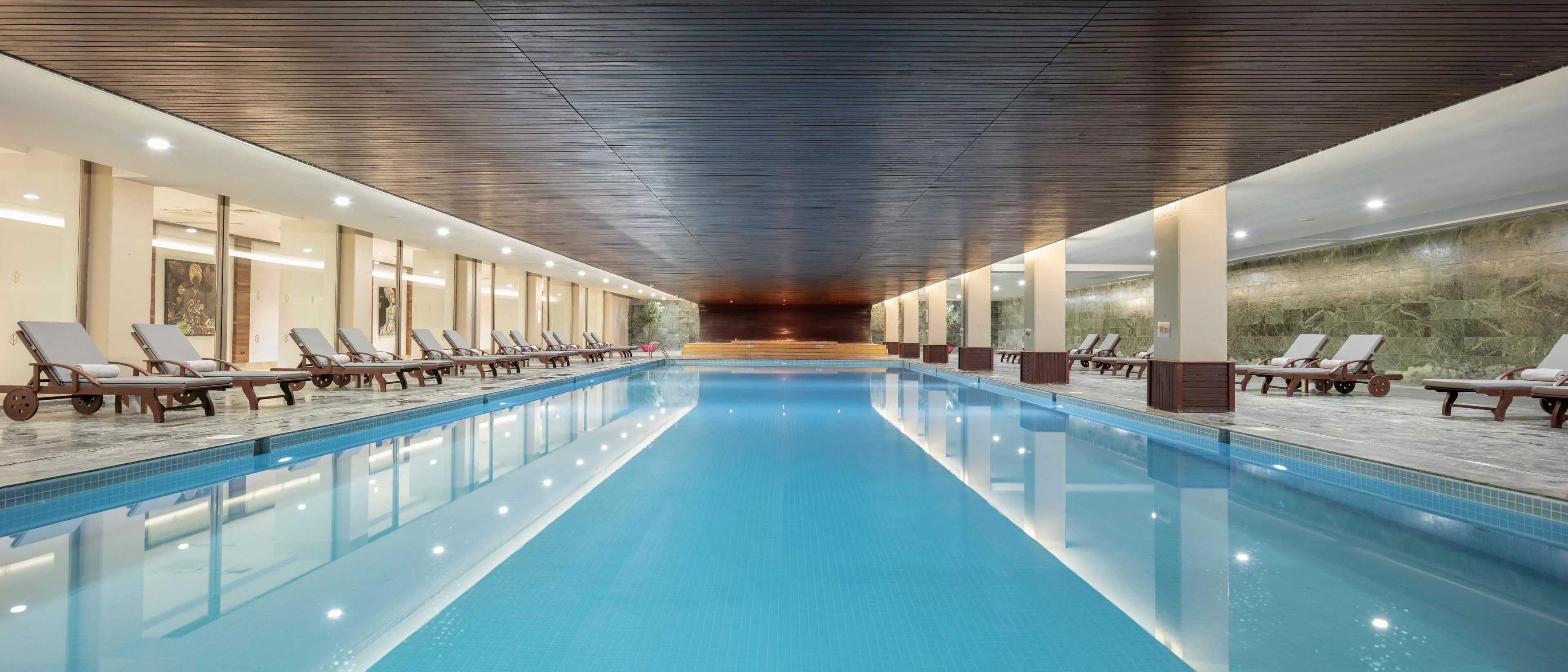Nirvana Cosmopolitan - pool