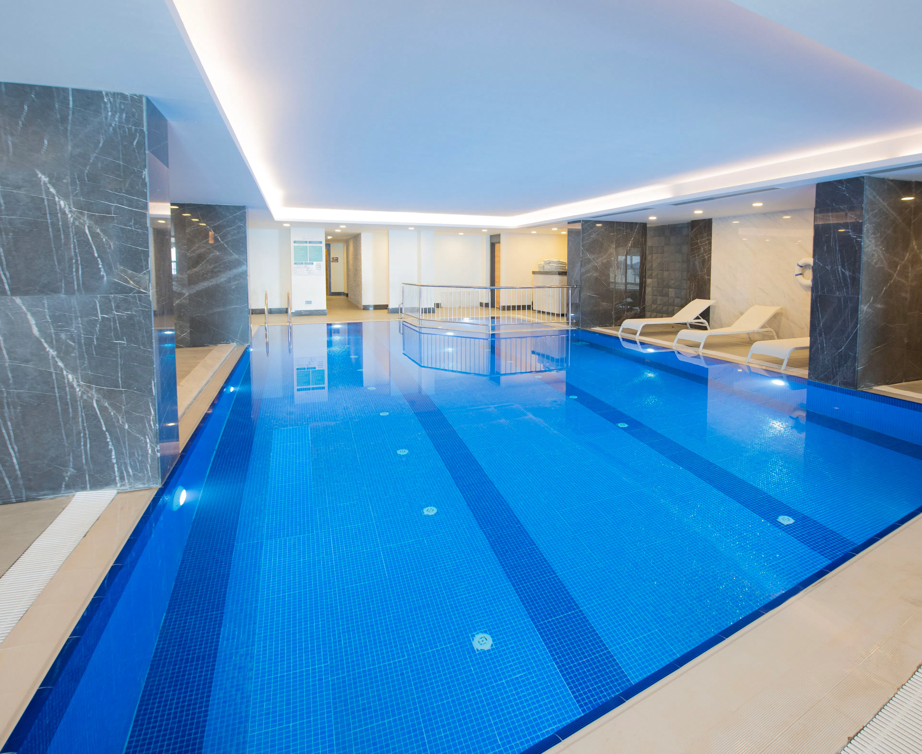 Signature Blue Resort - pool