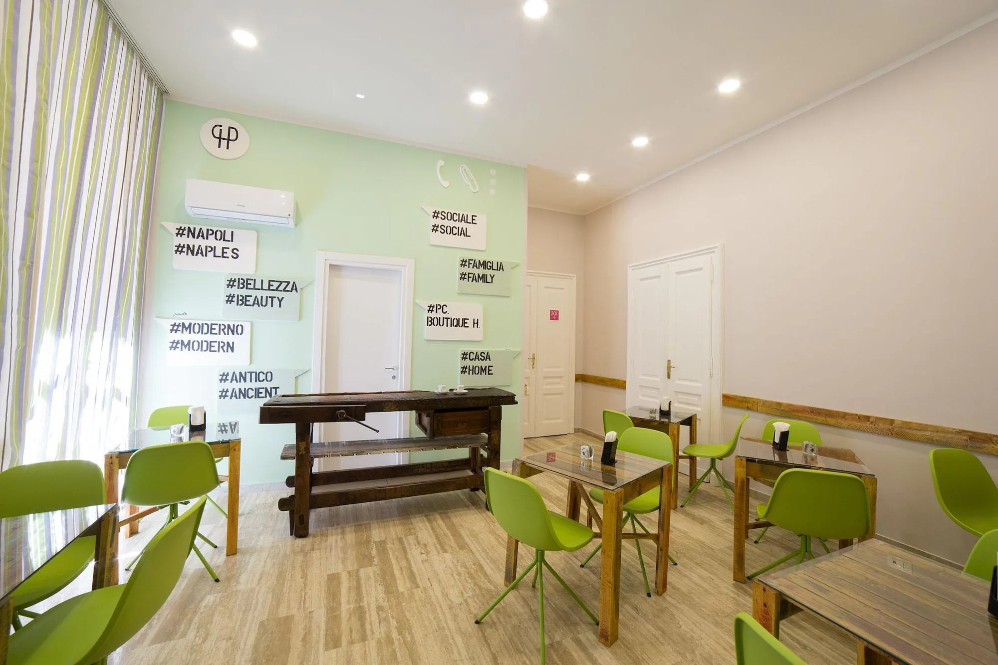 P.C. Boutique H. Napoli Centro - foodAndBeverage