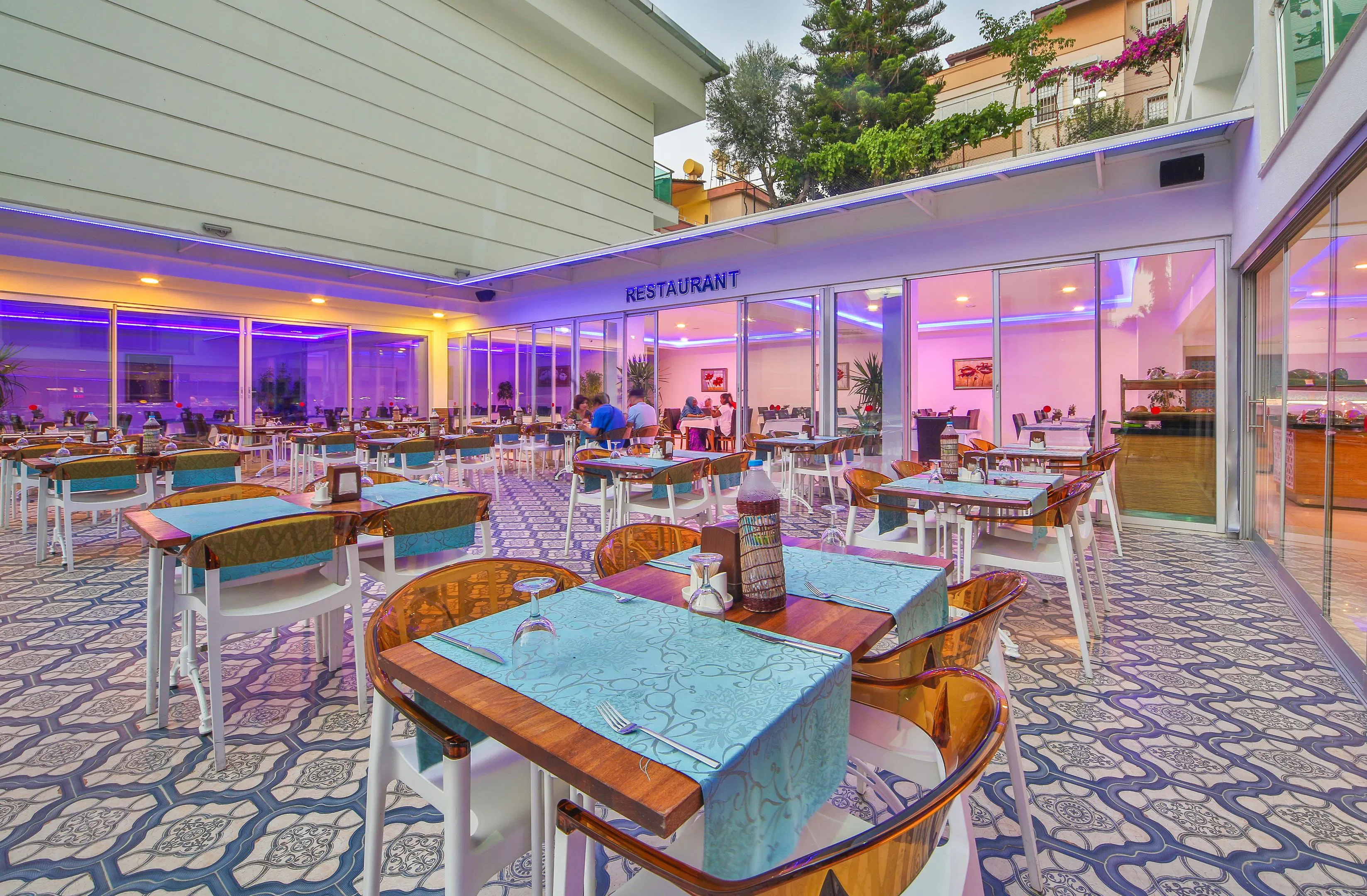 Kleopatra Atlas - foodAndBeverage