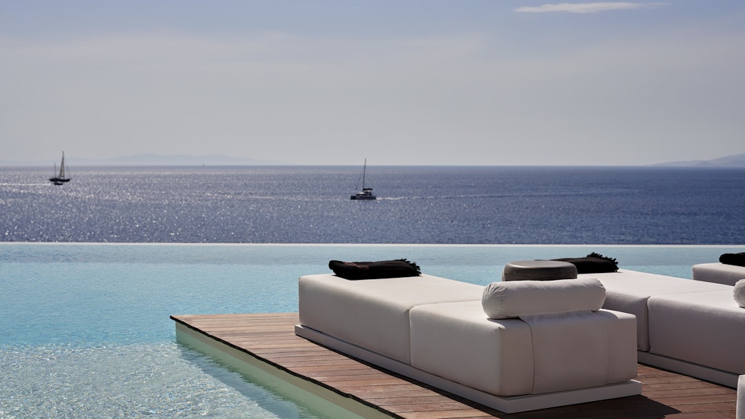 Kouros Hotel & Suites