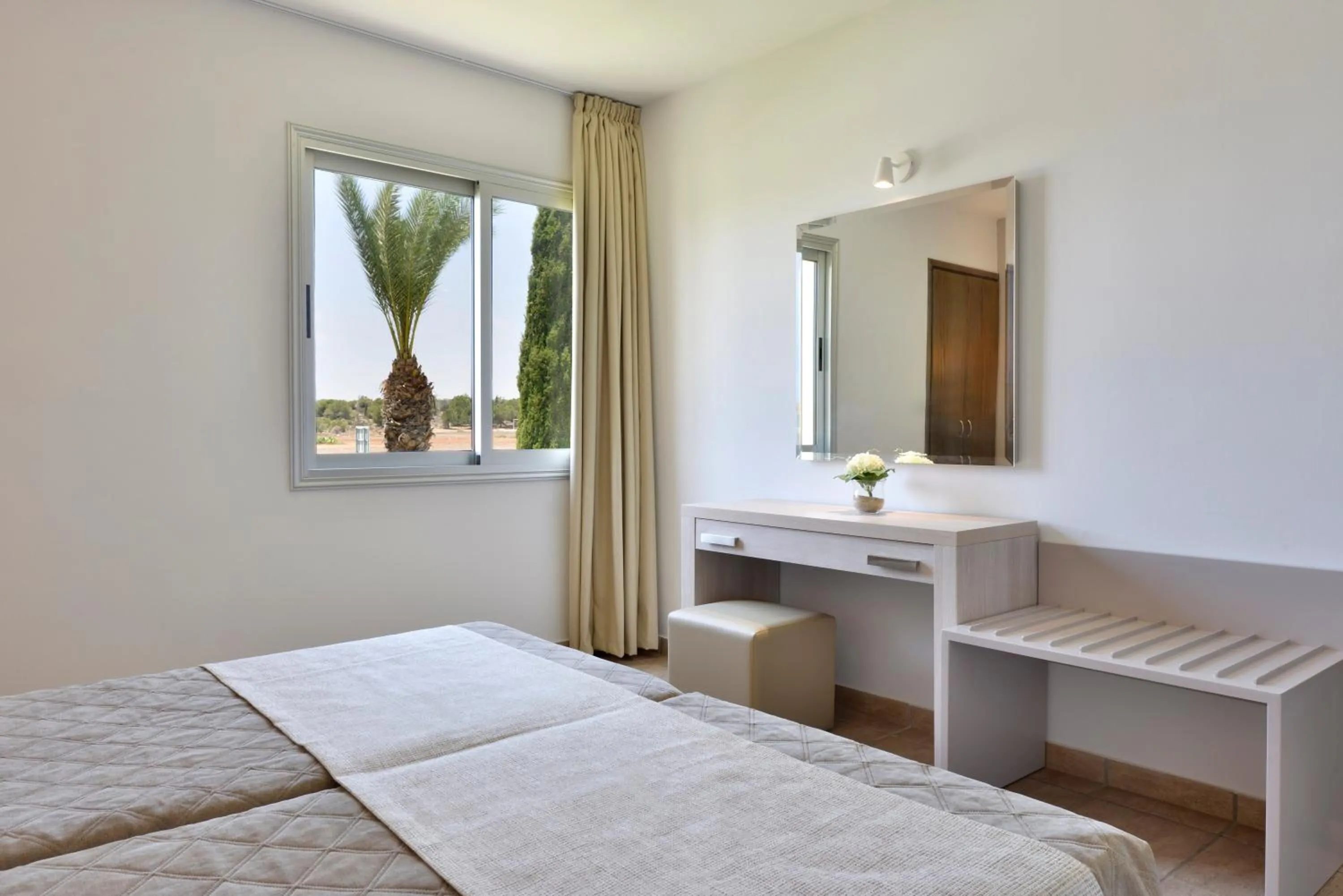 The Makronisos Holiday Village - rooms