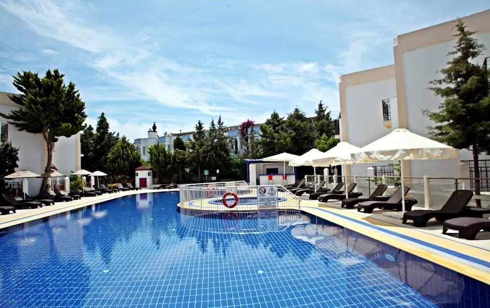 Serpina - pool