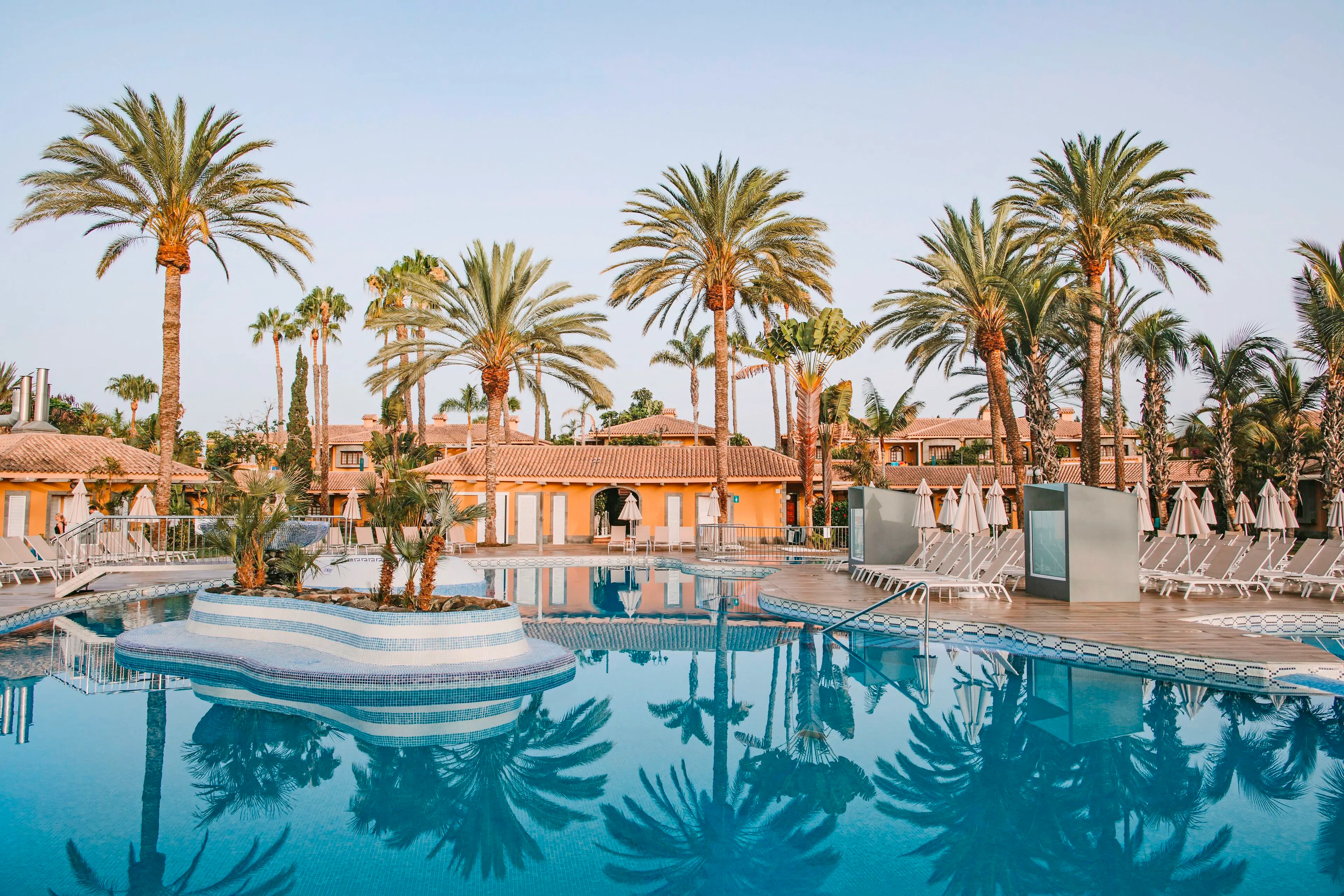 Suites & Villas by Dunas - pool