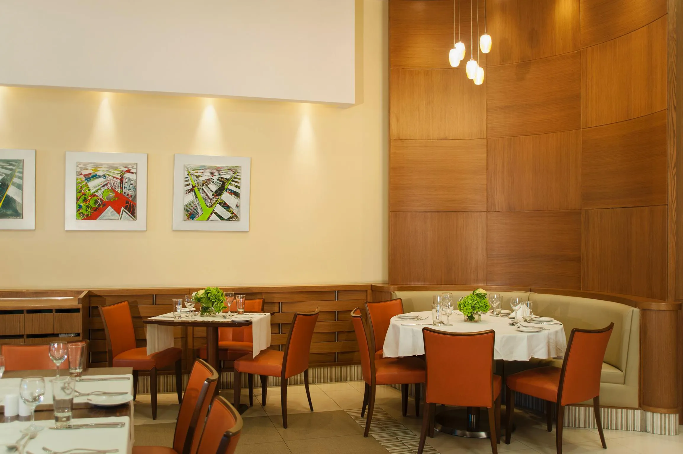 Ajax Hotel - foodAndBeverage