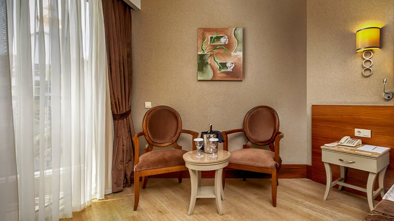 Well Palace Side - foodAndBeverage