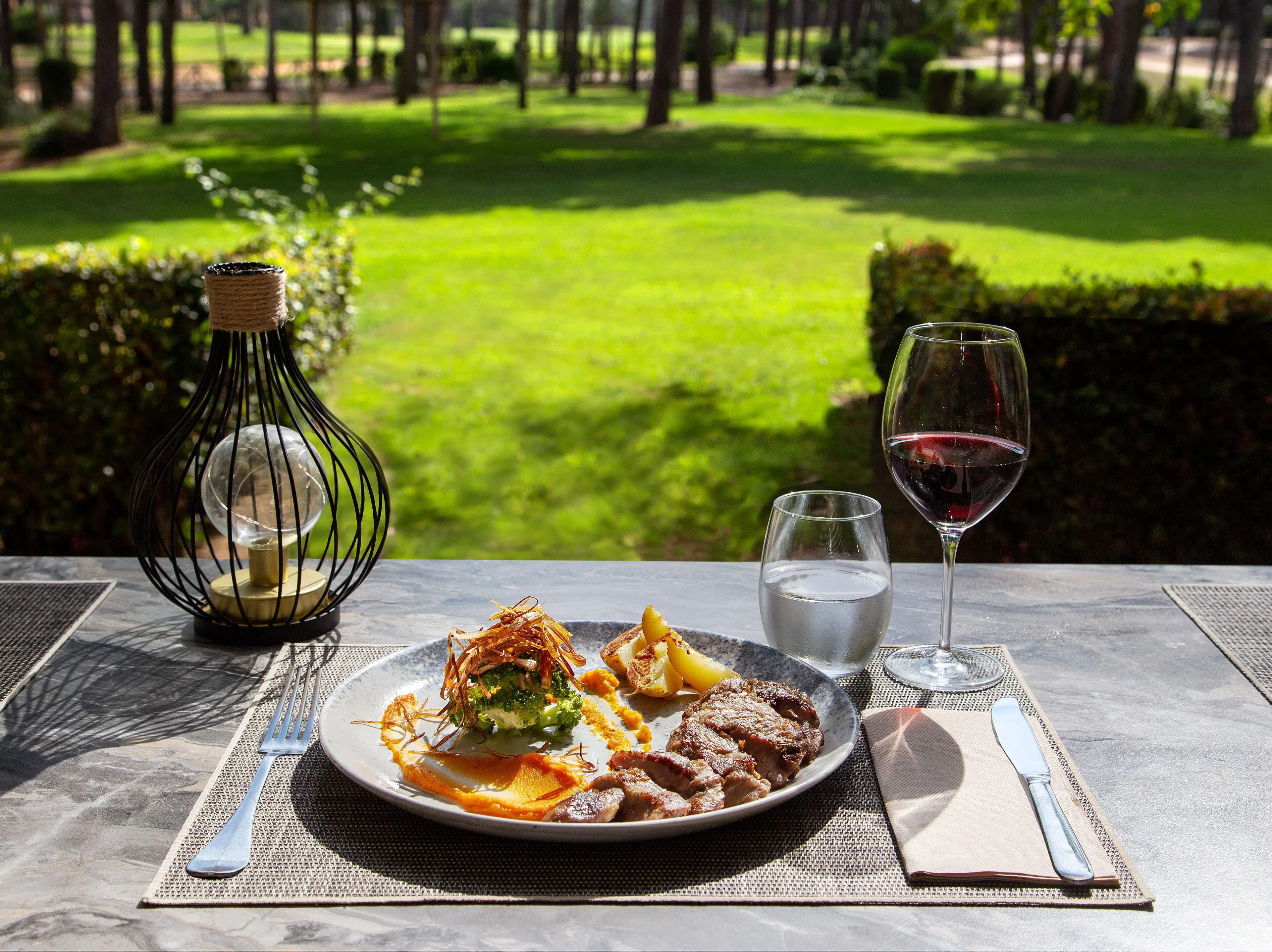 DoubleTree By Hilton Islantilla Beach Golf Resort - foodAndBeverage