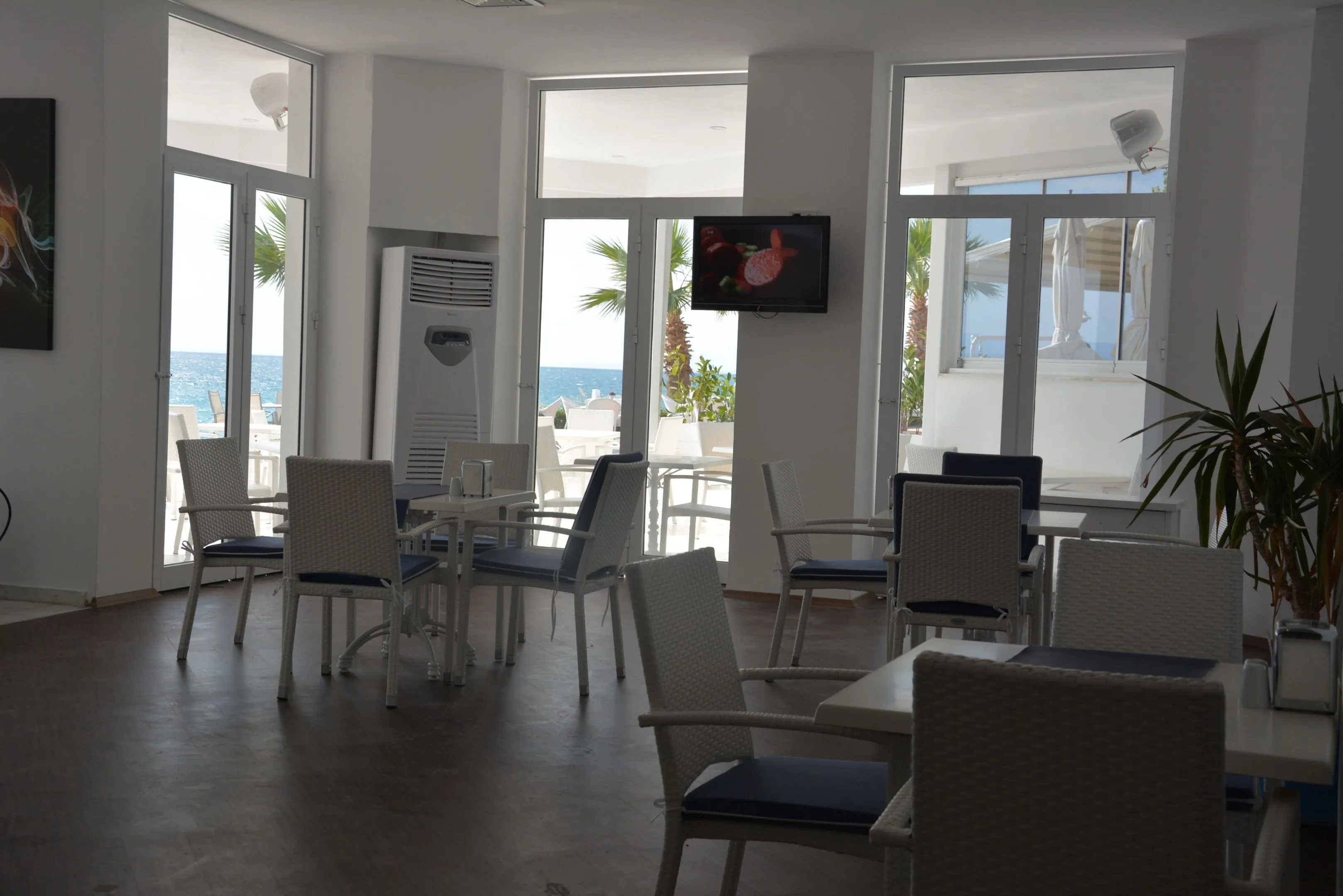 Jura Hotels Ada Beach - foodAndBeverage
