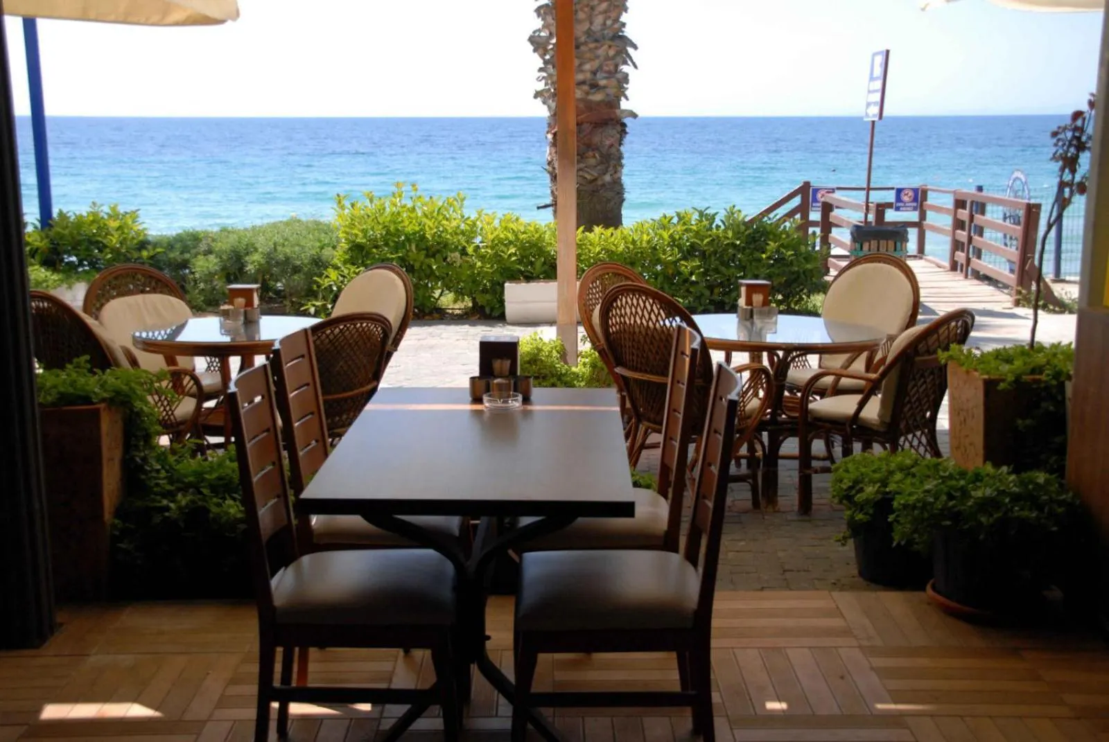 Sunday Beach Hotel - foodAndBeverage