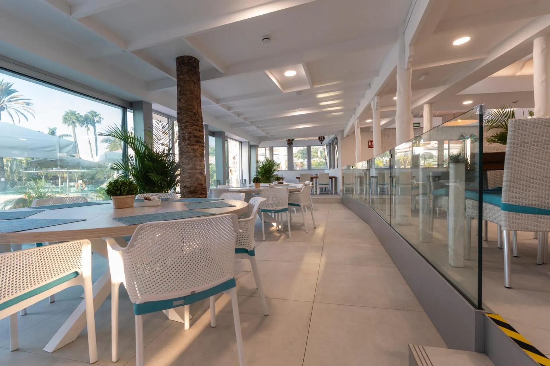 Hotel LIVVO Dunagolf Suites - foodAndBeverage
