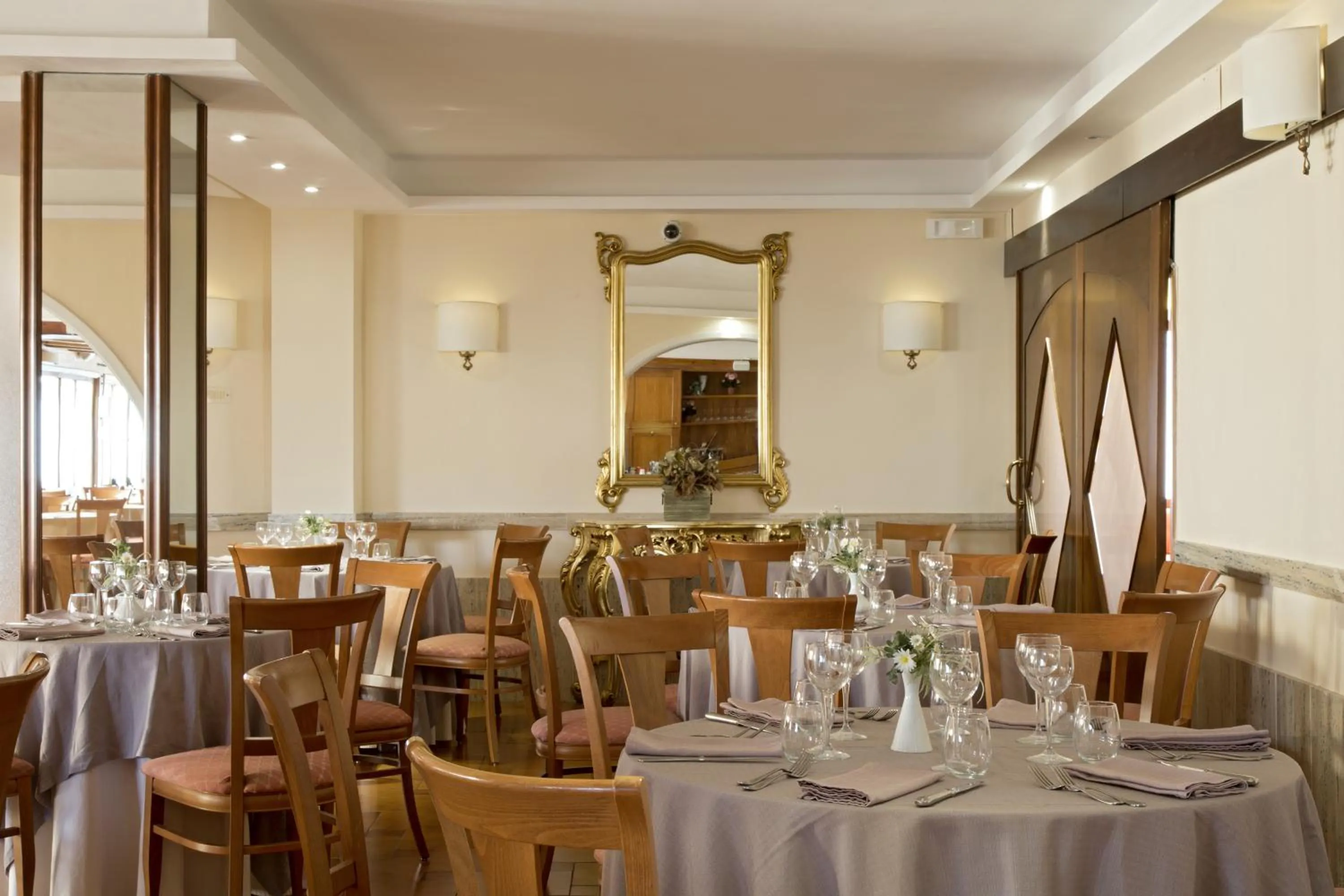 American Hotel - foodAndBeverage