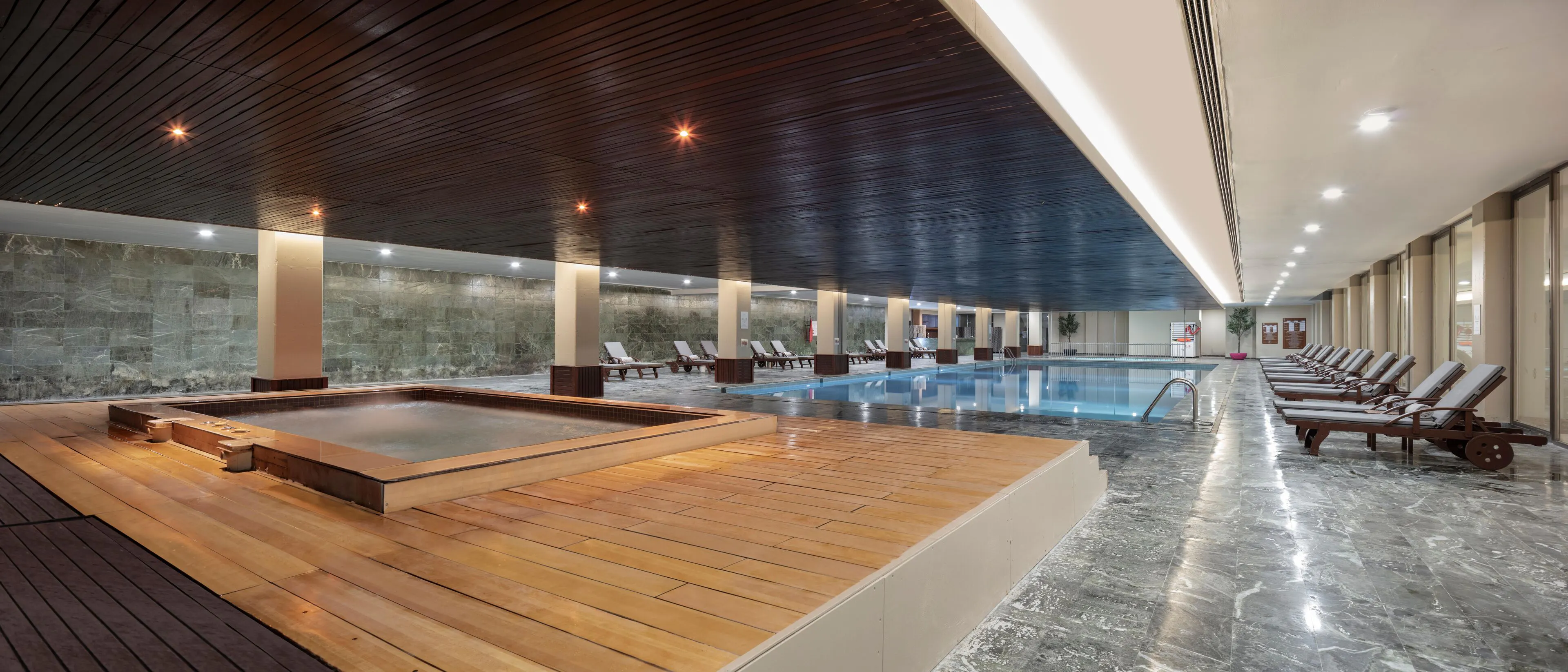 Nirvana Cosmopolitan - pool