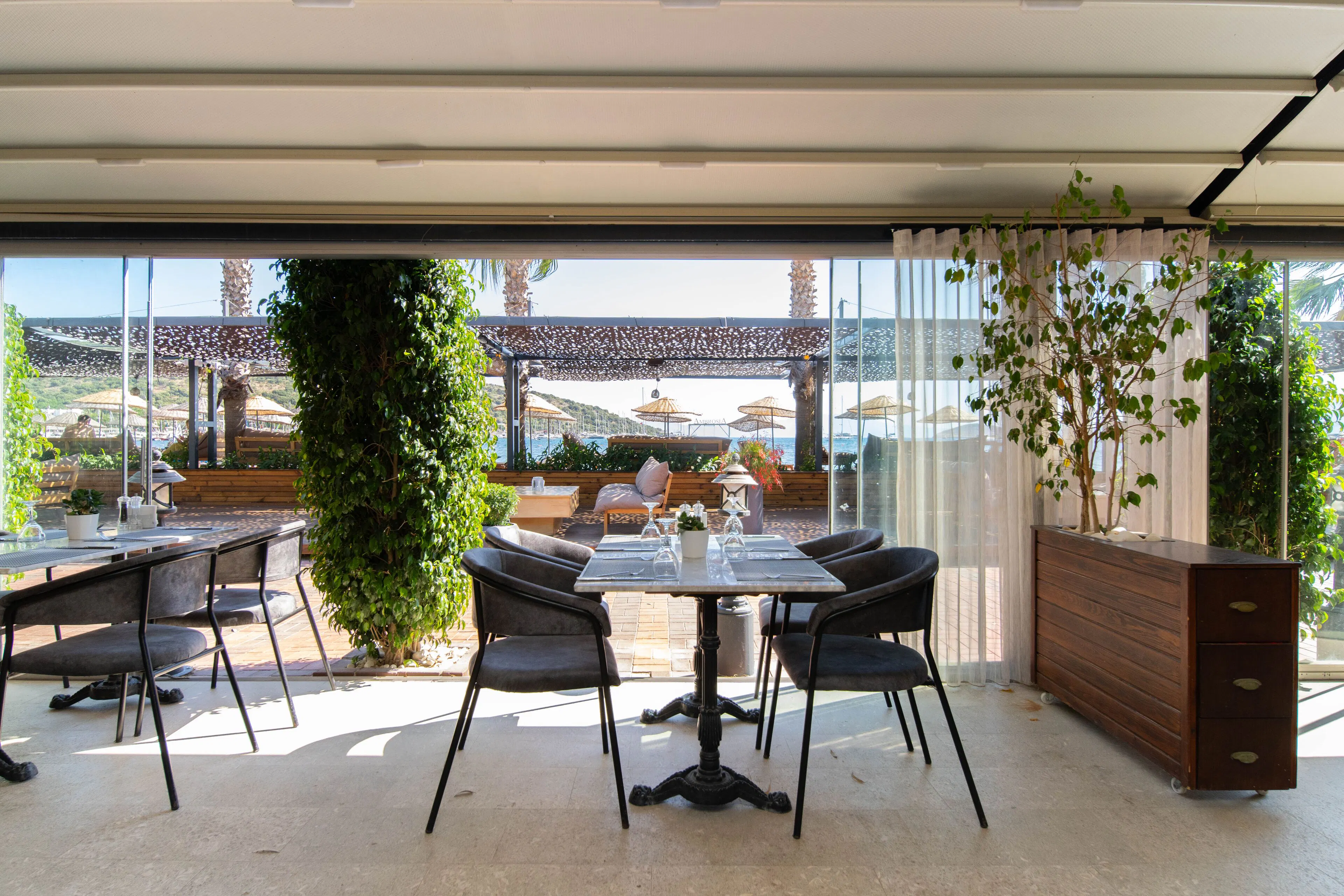 Ambrosia Hotel - foodAndBeverage