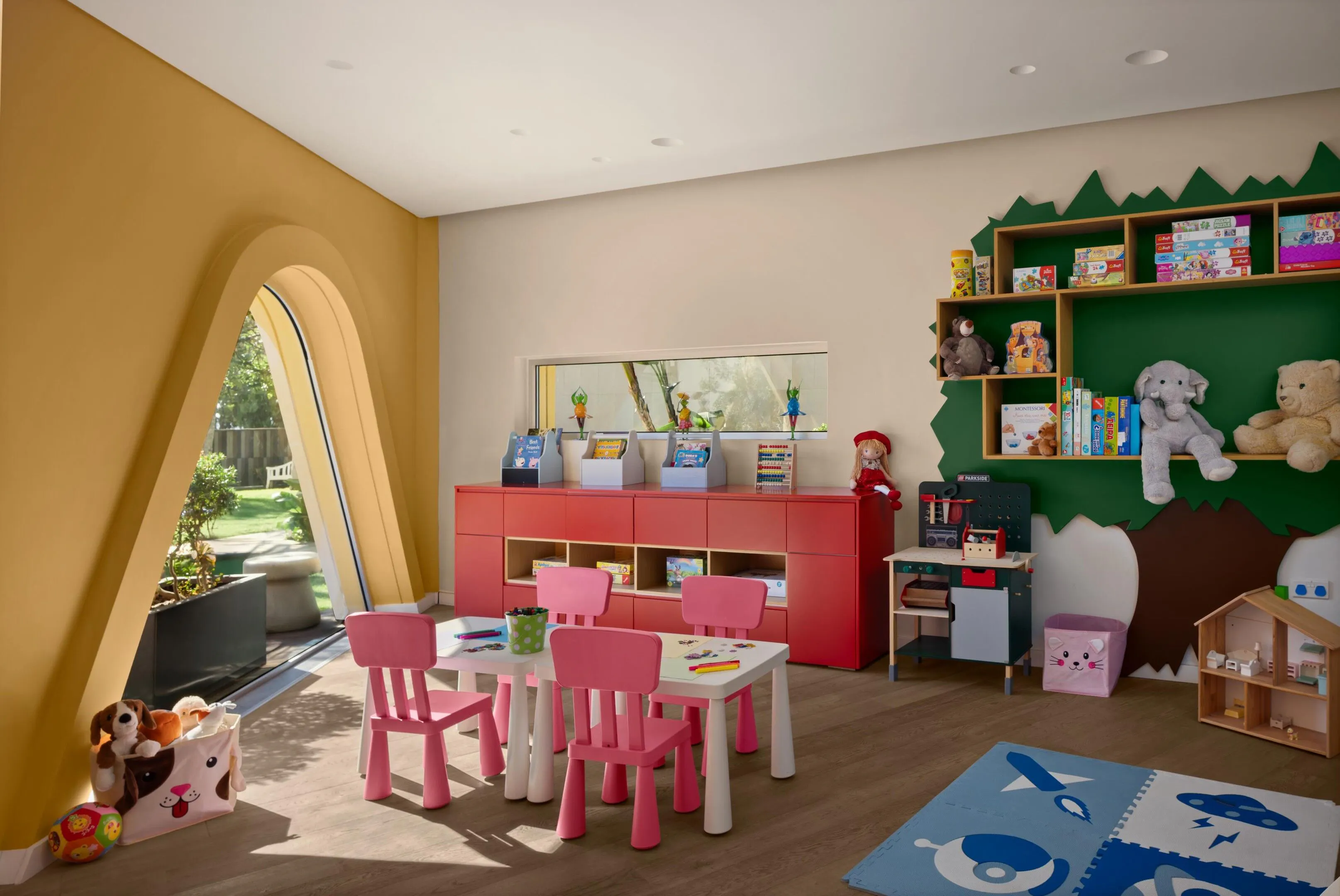 Hotel Mediterranean Beach - family