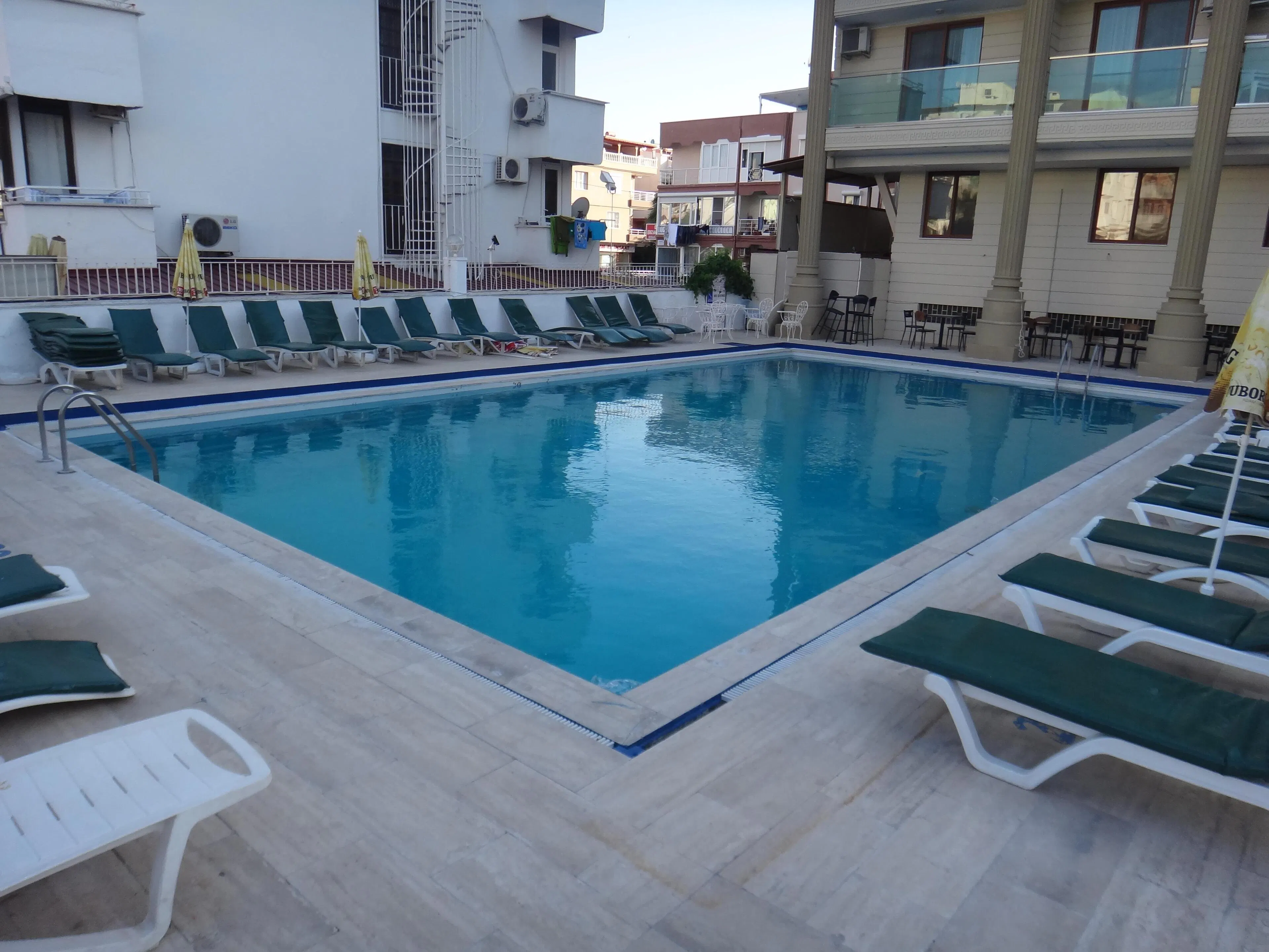 Temple Hotel - pool