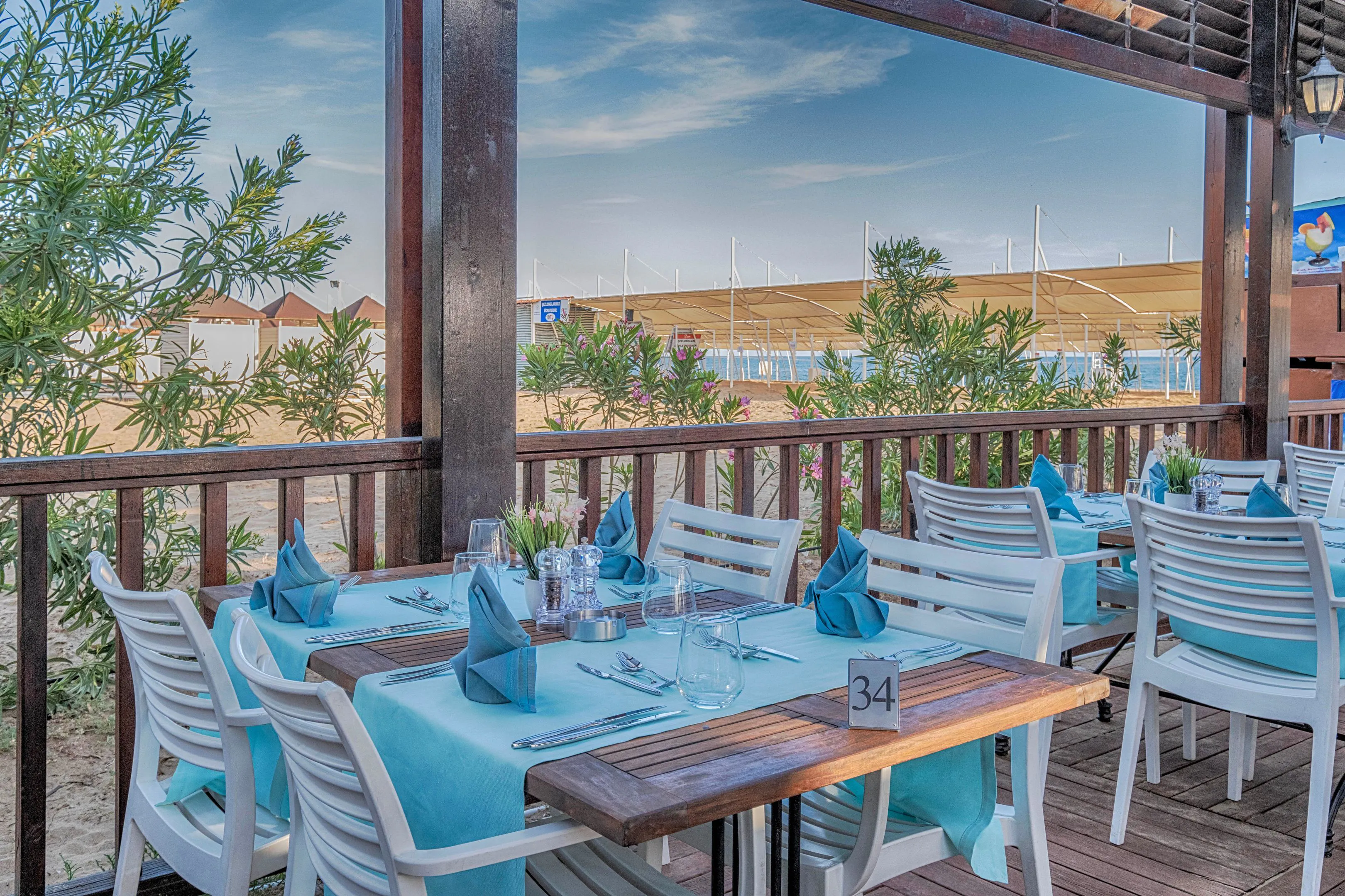 Well Palace Side - foodAndBeverage