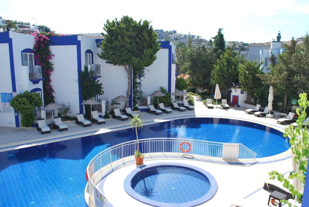 Serpina - pool