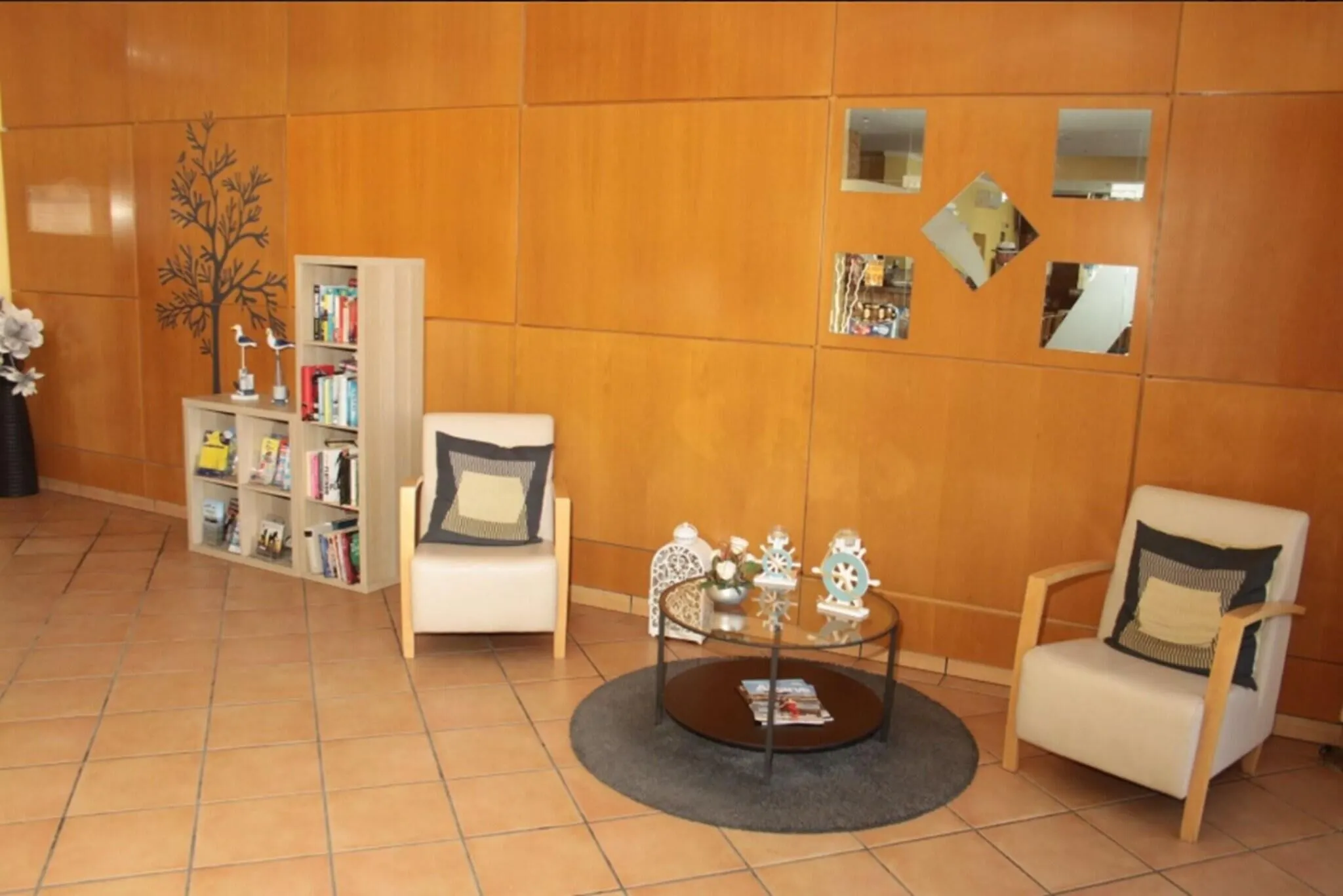 Plaza Real - facilities
