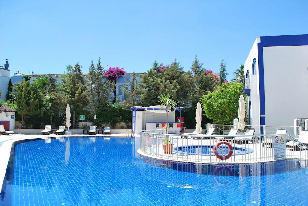 Serpina - pool