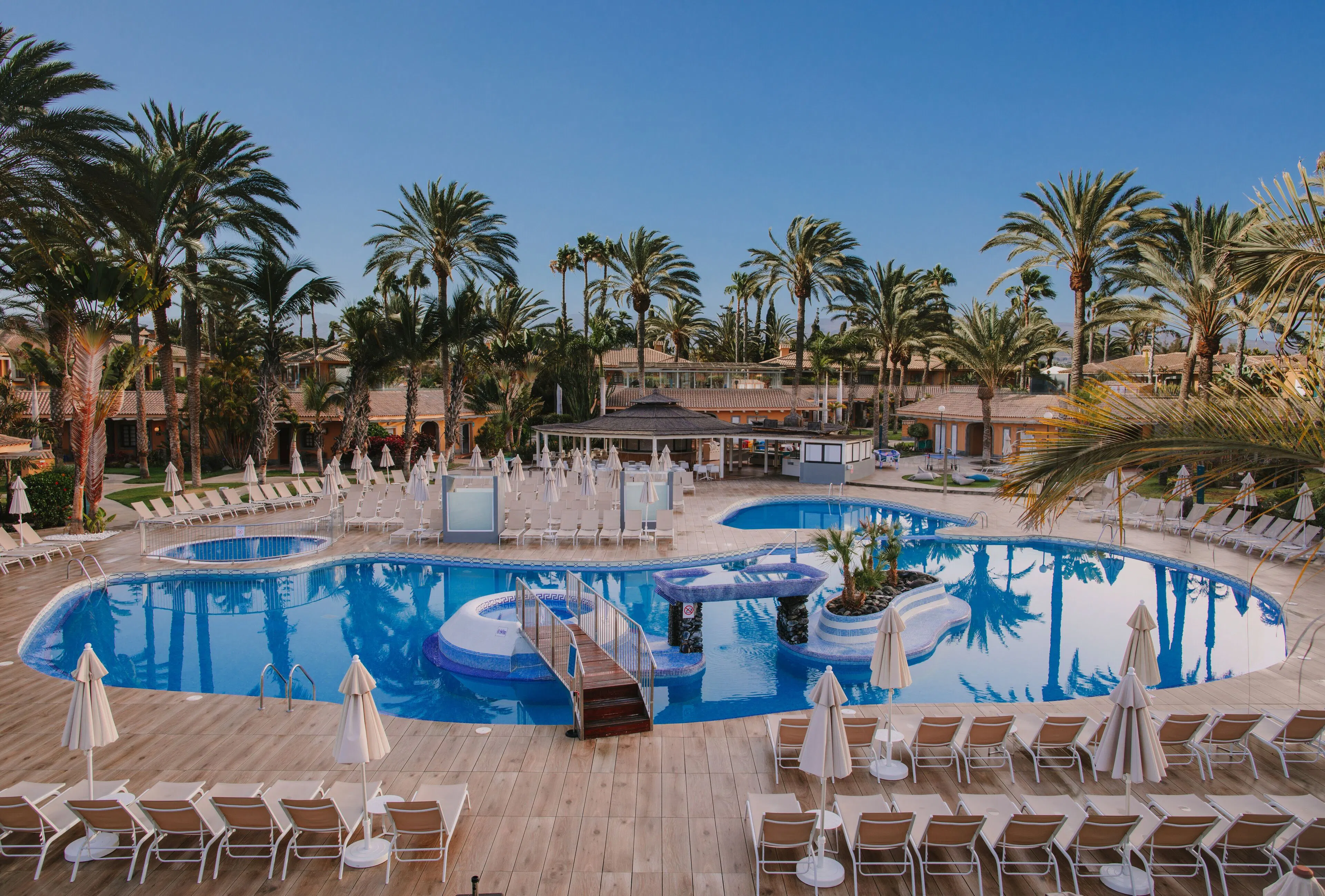 Suites & Villas by Dunas - pool