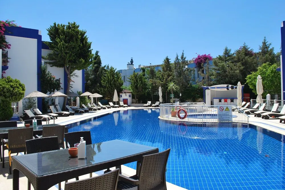 Serpina - pool