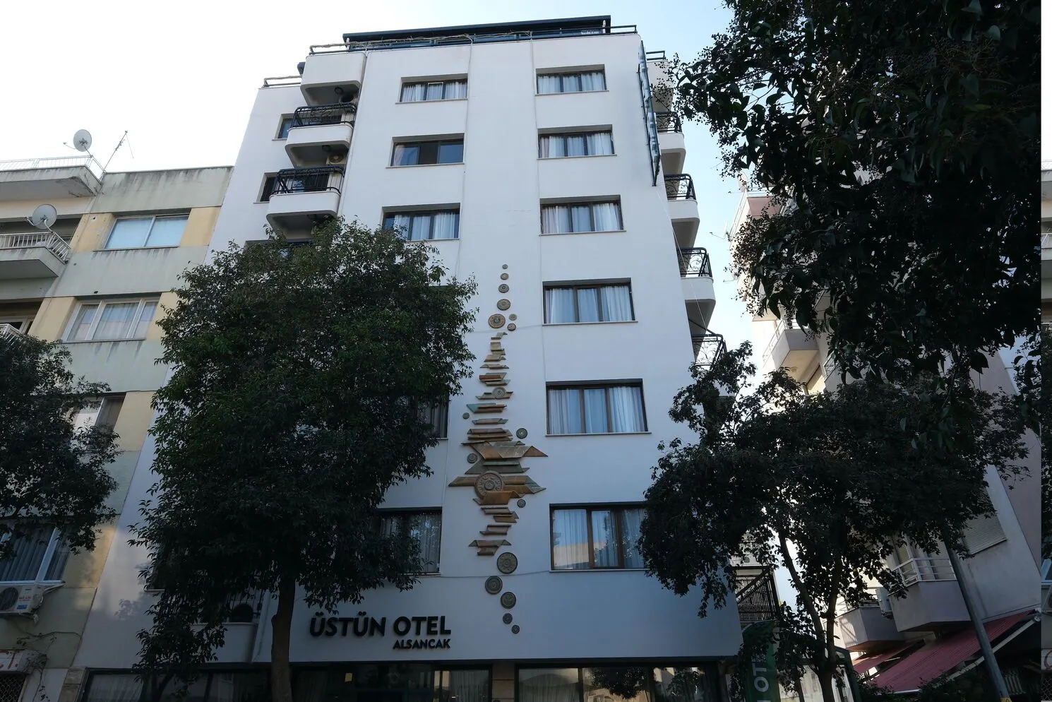 Üstün Alsancak - exterior