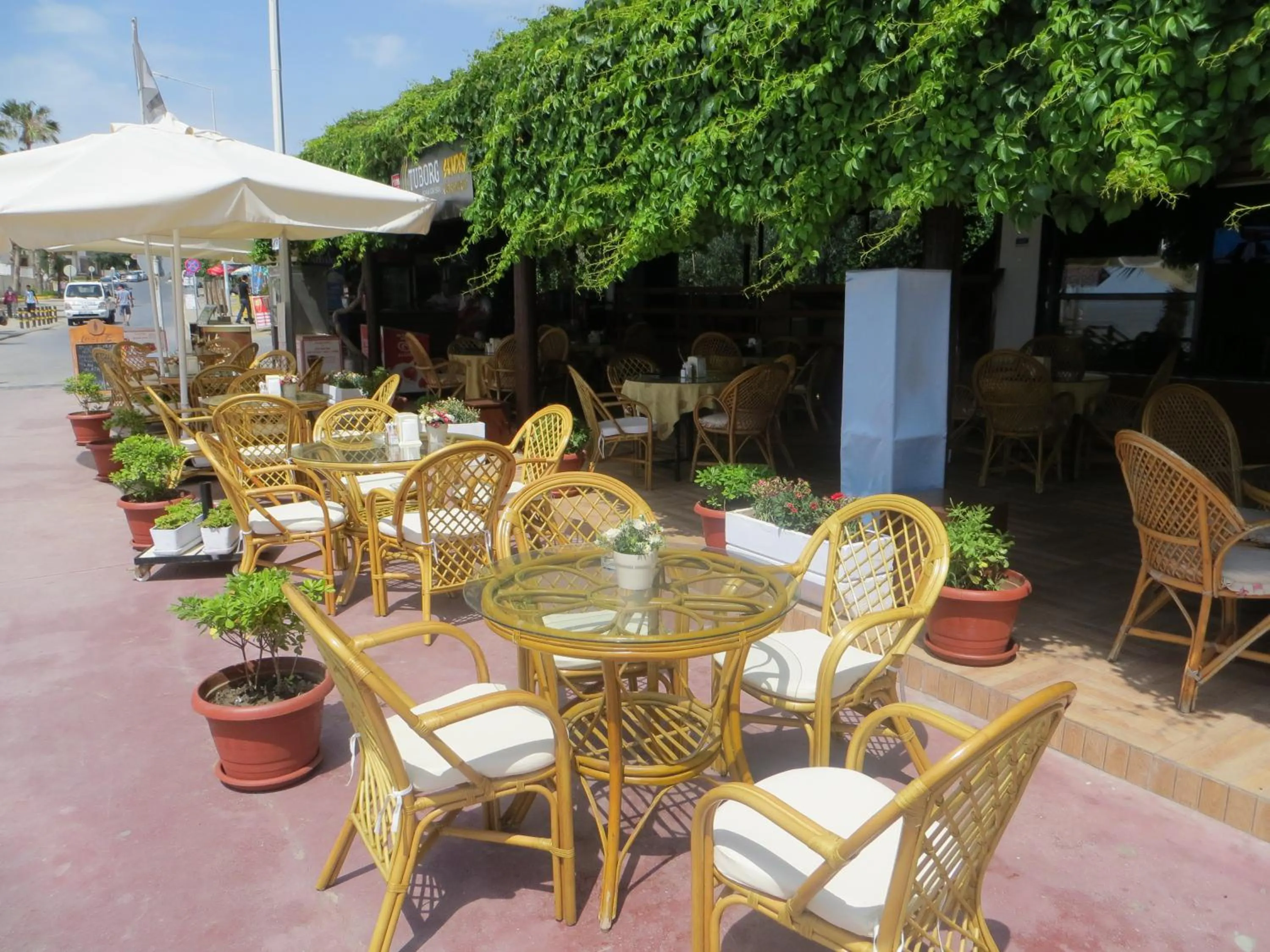 Sunday Beach Hotel - foodAndBeverage