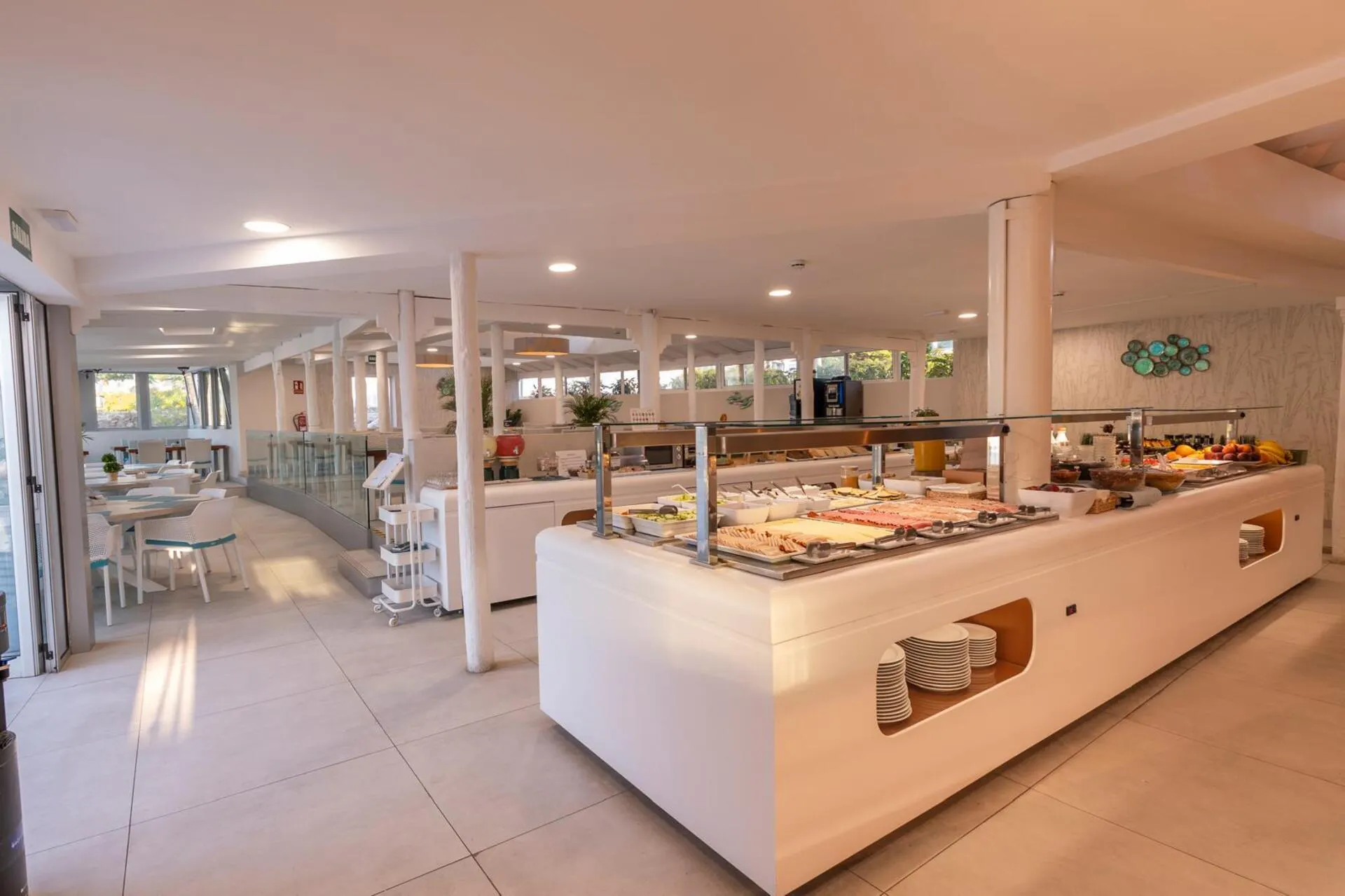 Hotel LIVVO Dunagolf Suites - foodAndBeverage