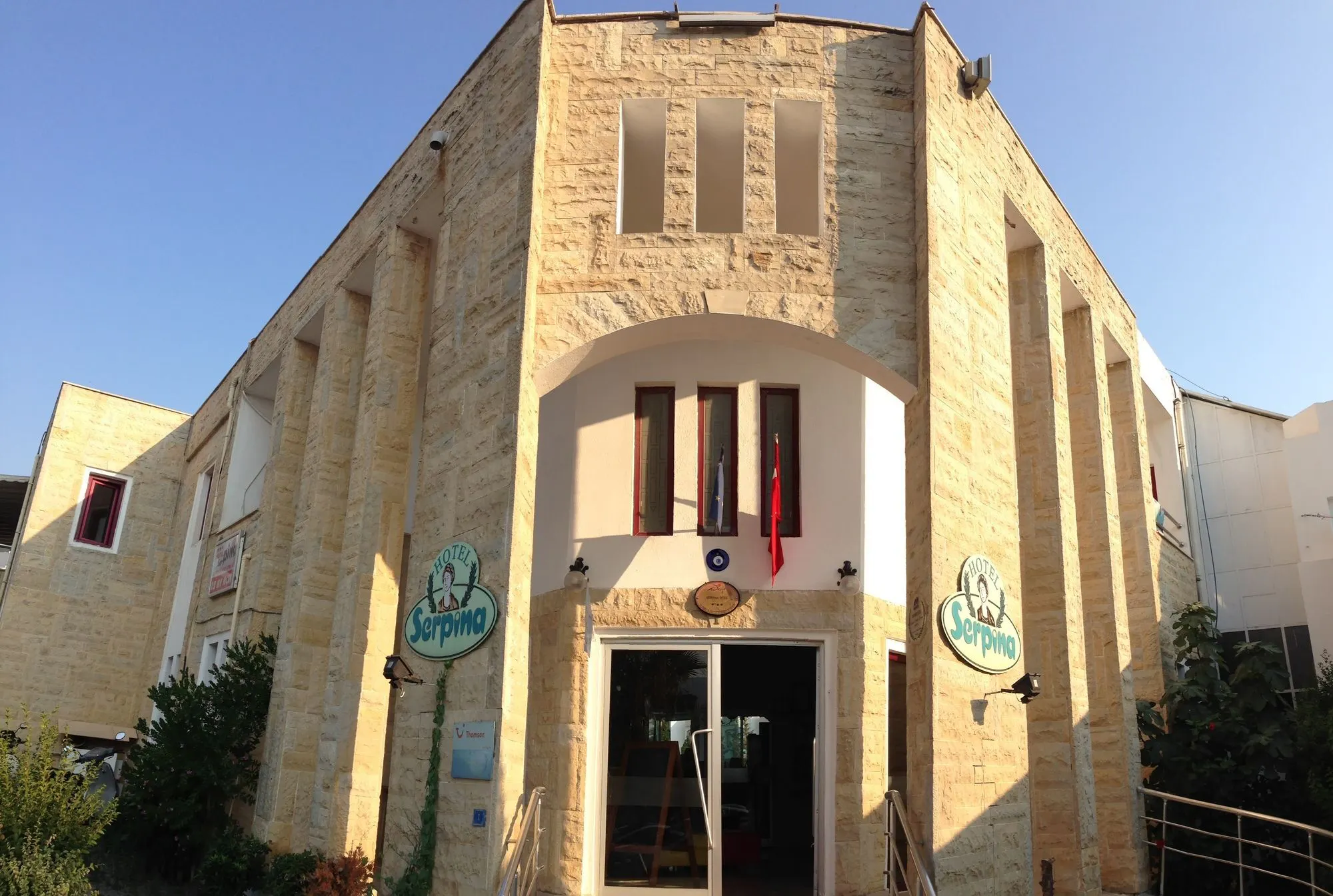Serpina - exterior