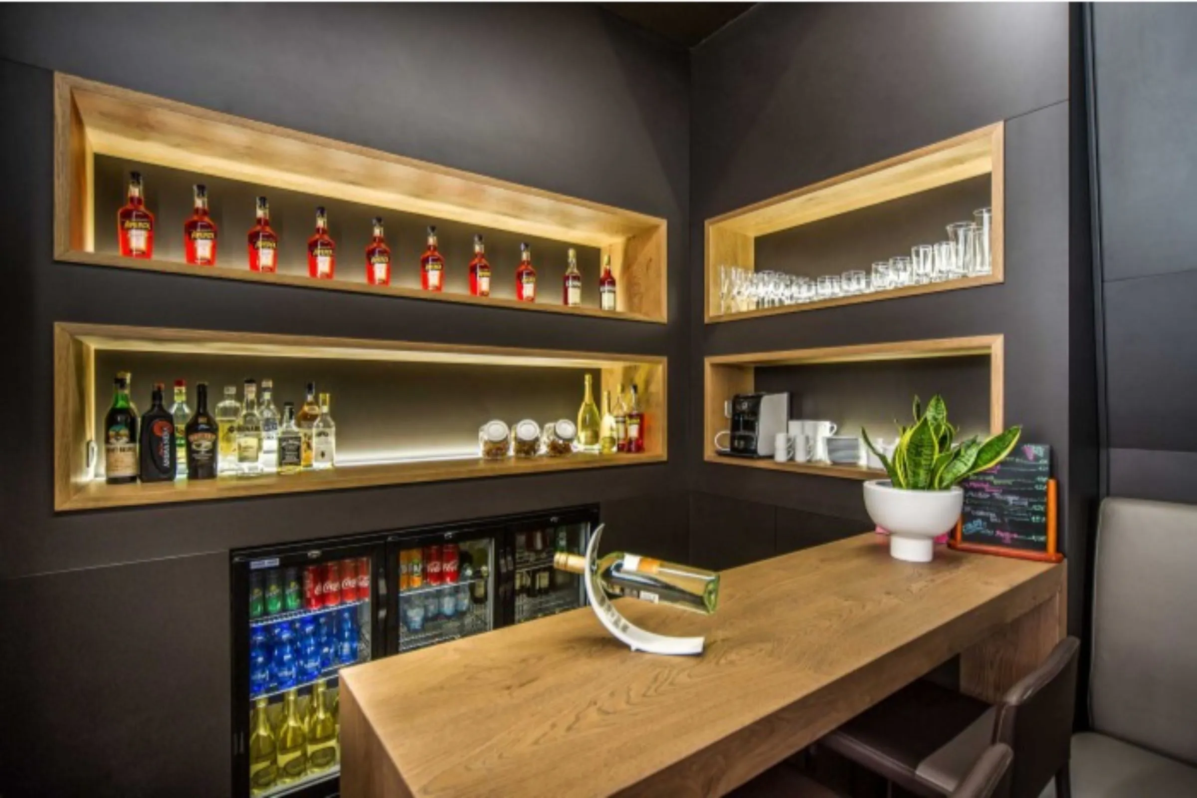 Aaron - foodAndBeverage