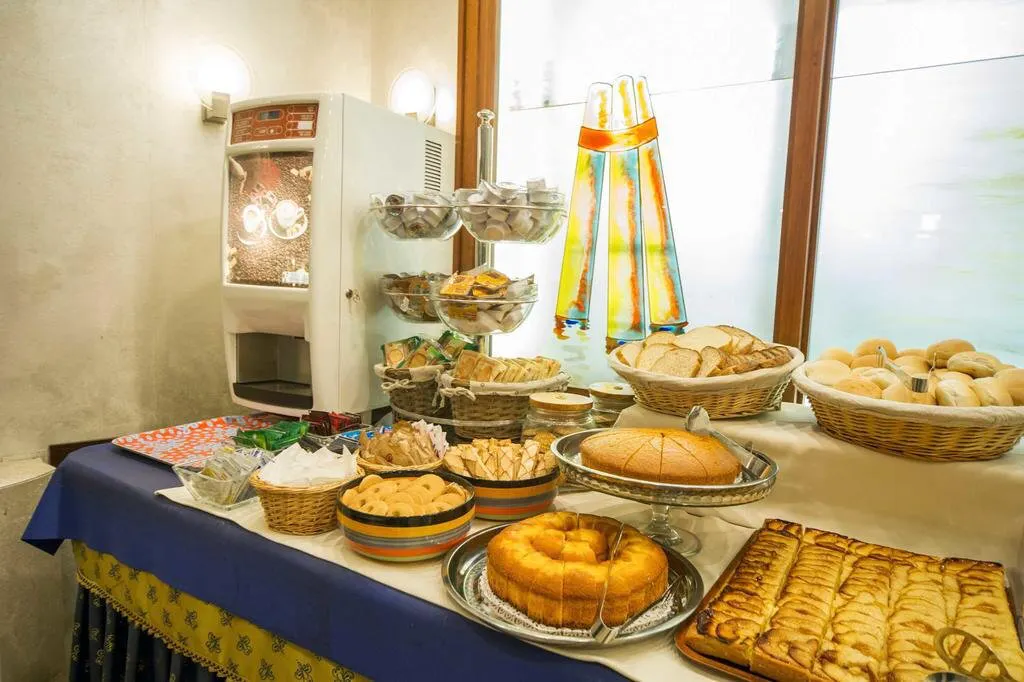 Hotel Centrale - foodAndBeverage