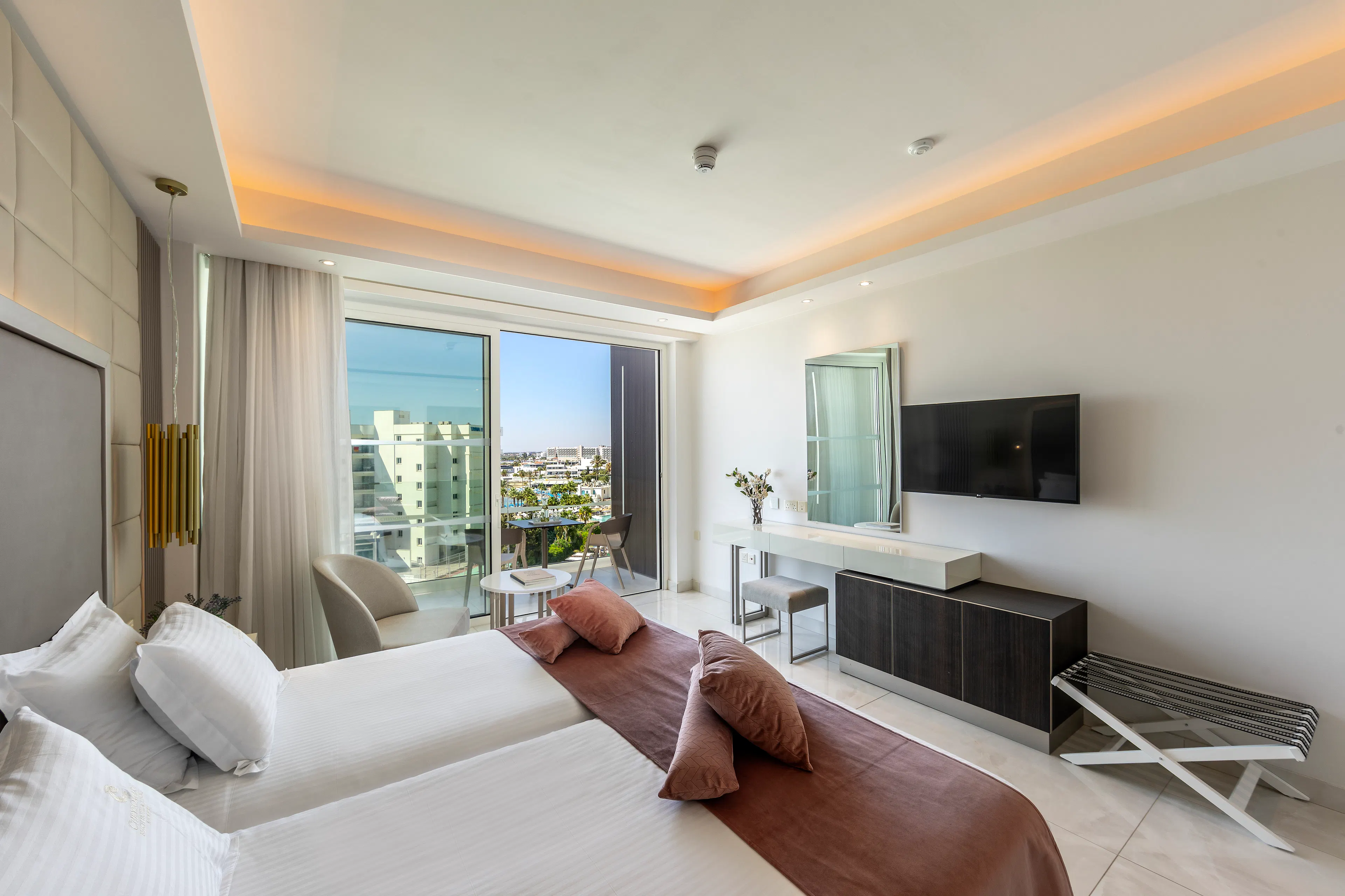 Superior Room (LateralSeaView, Balcony)