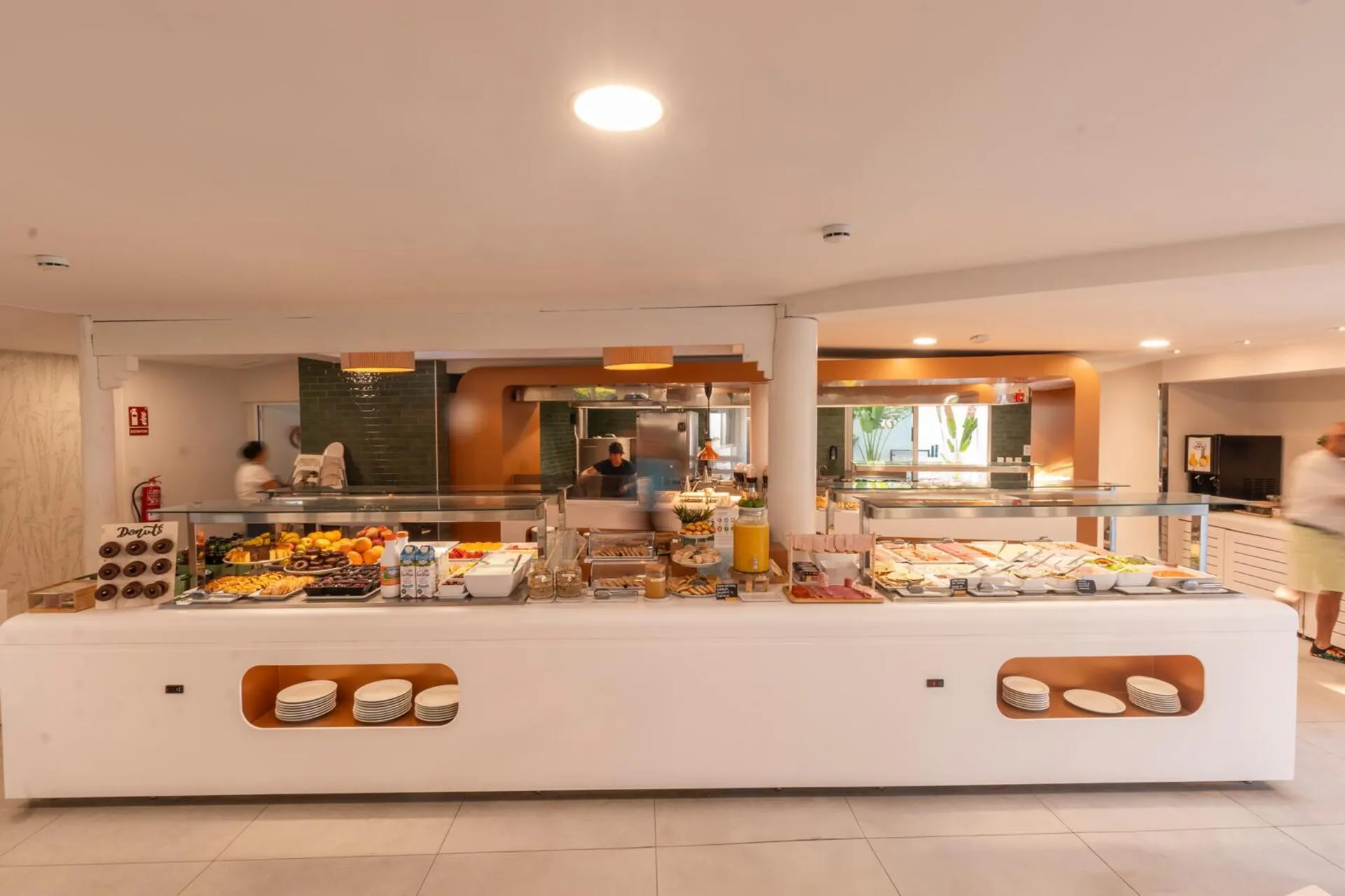 Hotel LIVVO Dunagolf Suites - foodAndBeverage
