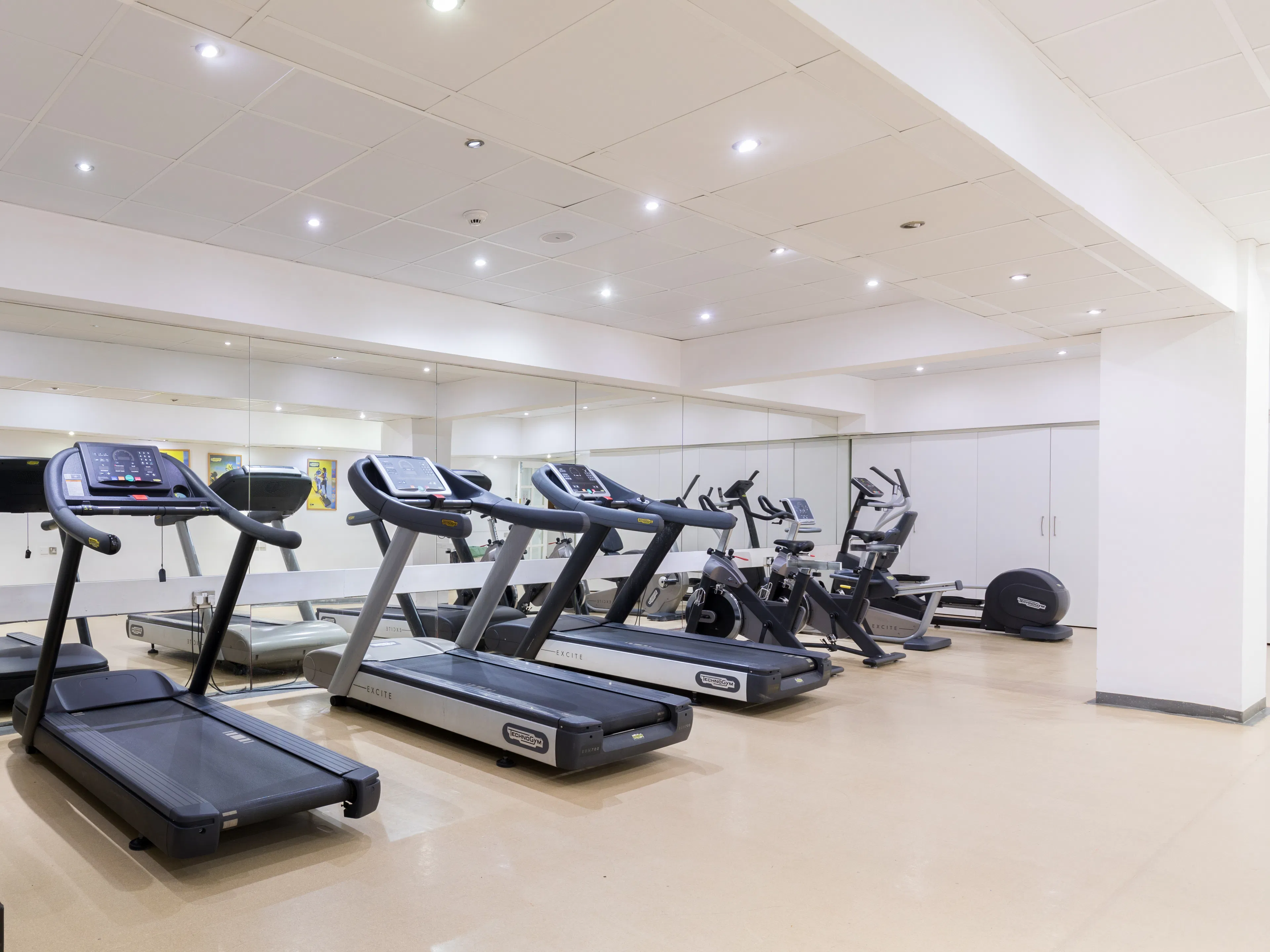 Golden Bay Beach Hotel - sport