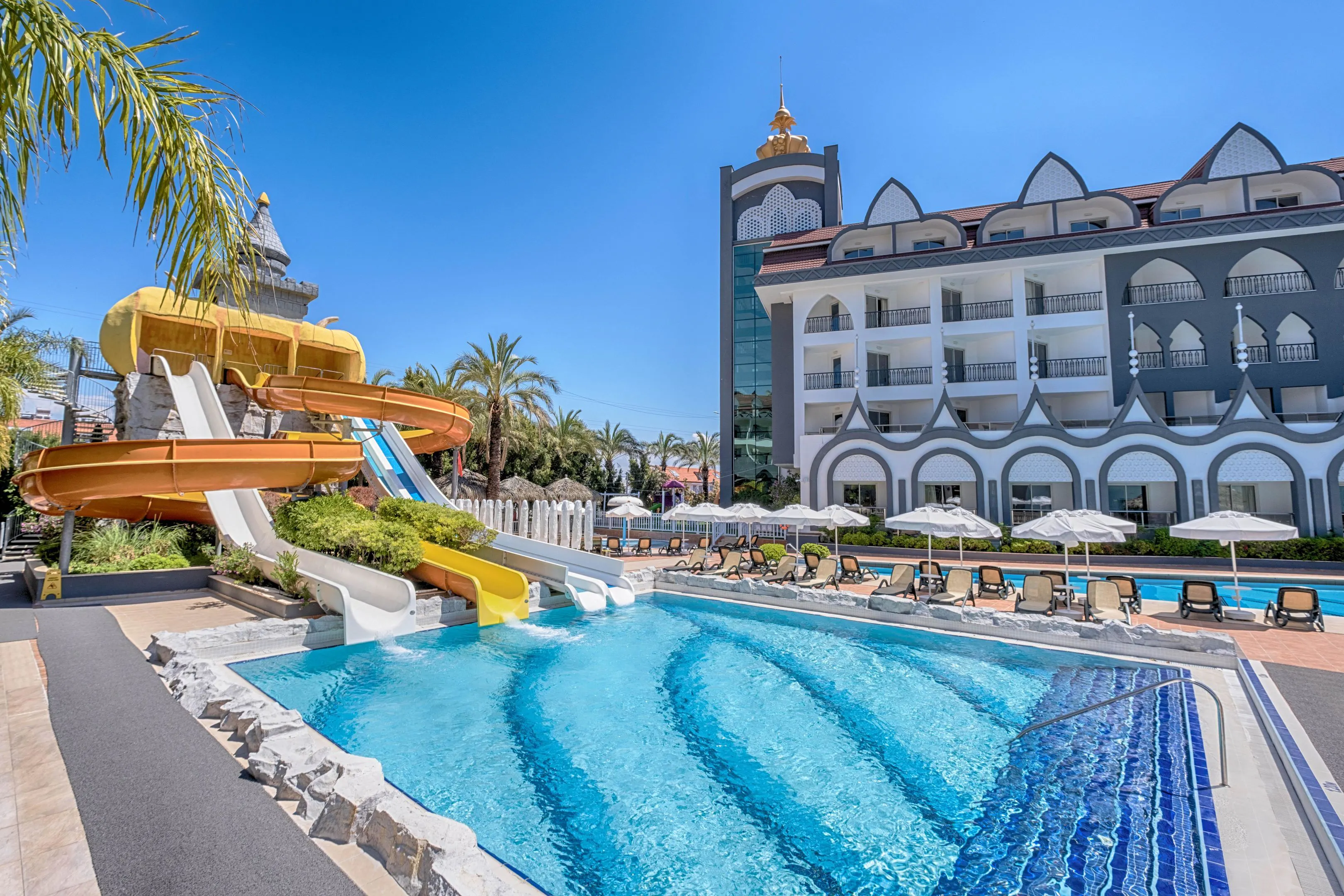 Well Palace Side - pool