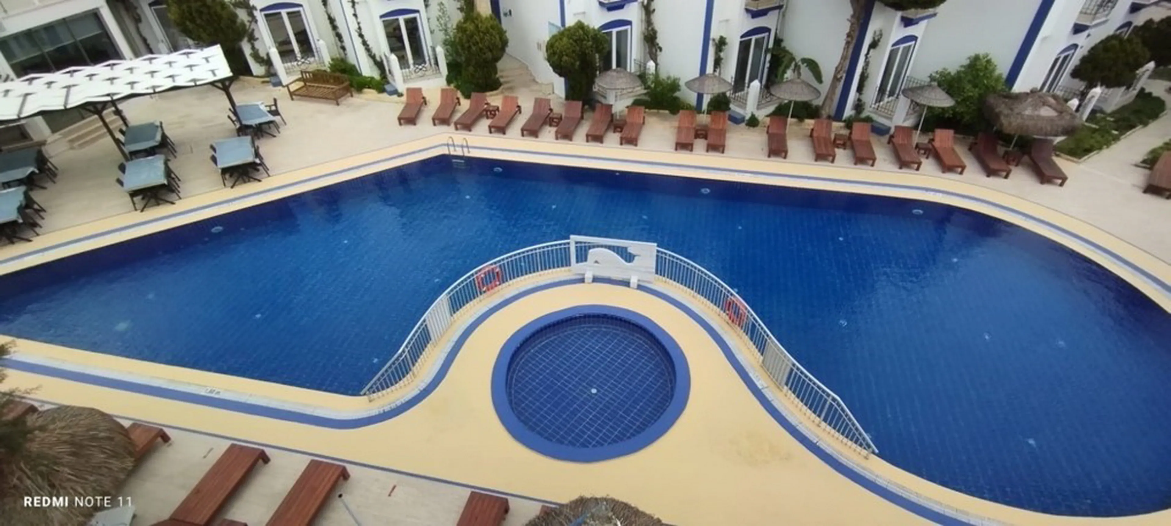 Serpina - pool