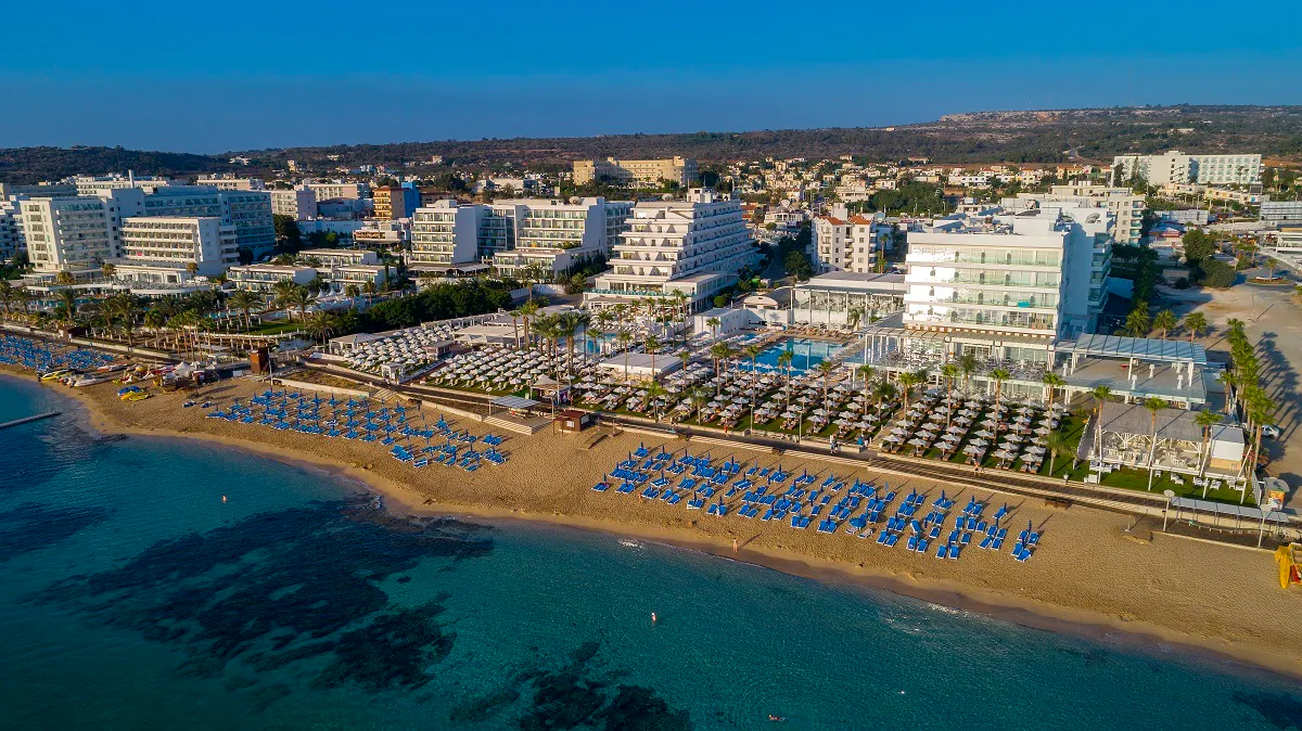 Constantinos The Great Beach Hotel - location